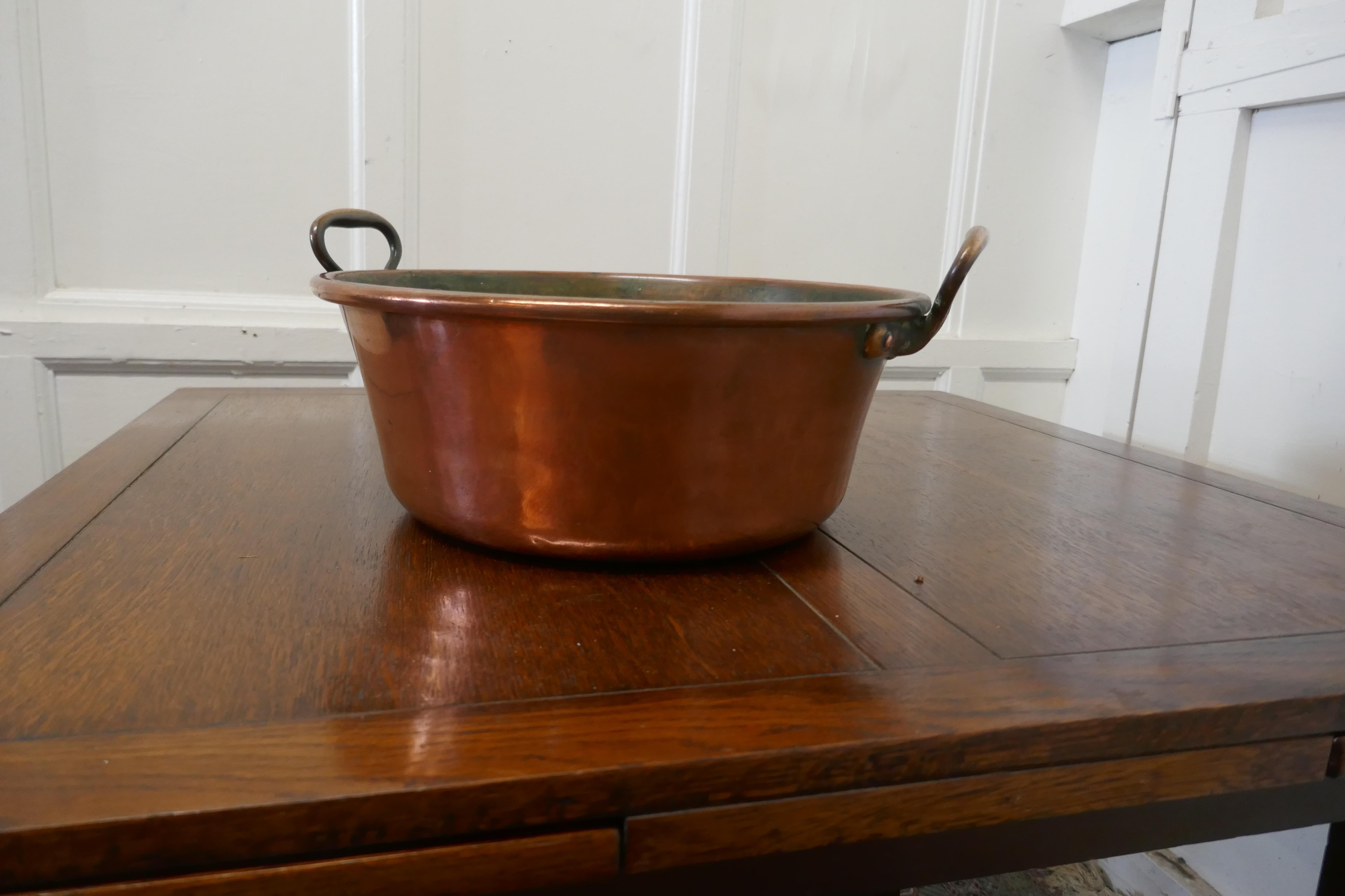 Large 19th Century Double Handled Copper Pan In Good Condition For Sale In Chillerton, Isle of Wight
