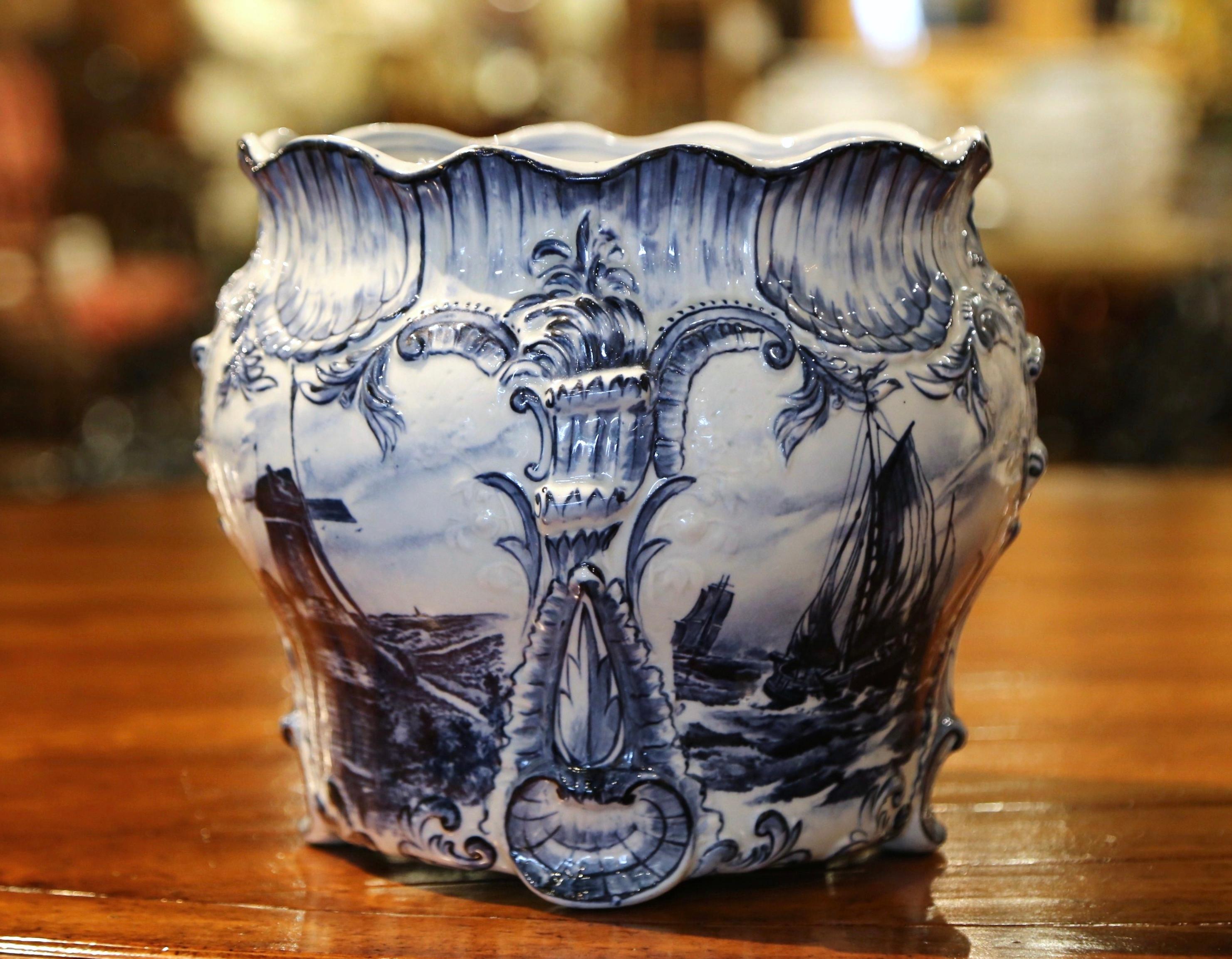 Large 19th Century Dutch Hand-Painted Blue and White Ceramic Delft Cachepot For Sale 1