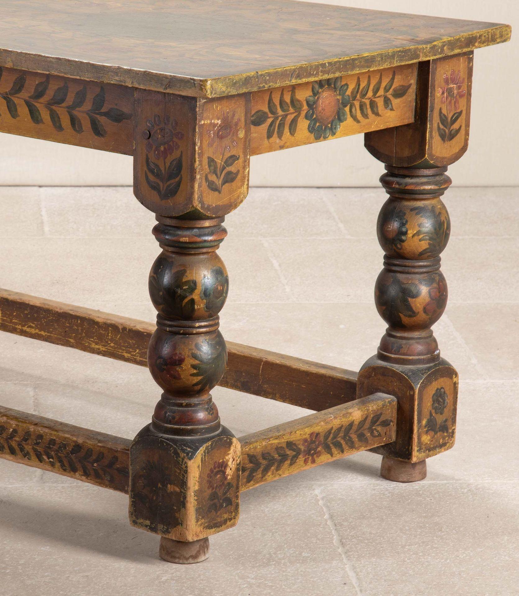 Sculpté Grande table peinte hollandaise du 19e siècle en vente