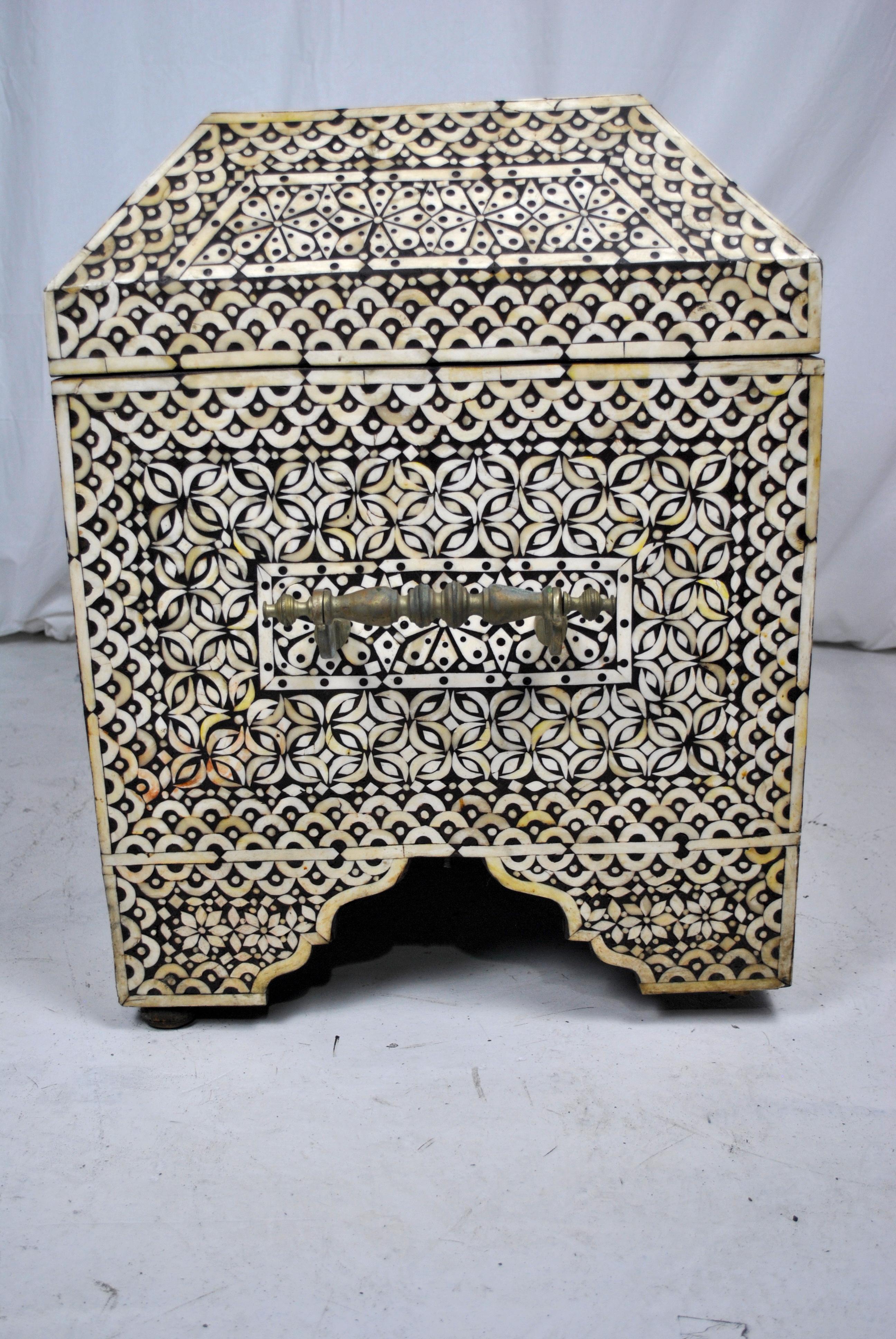 Large 19th Century Ebony and Bone Inlay Chest by Classic Silvercrats India In Fair Condition In London, GB