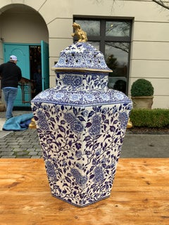 Large 19th Century English Blue and White Porcelain Potpourri with Lion Heads