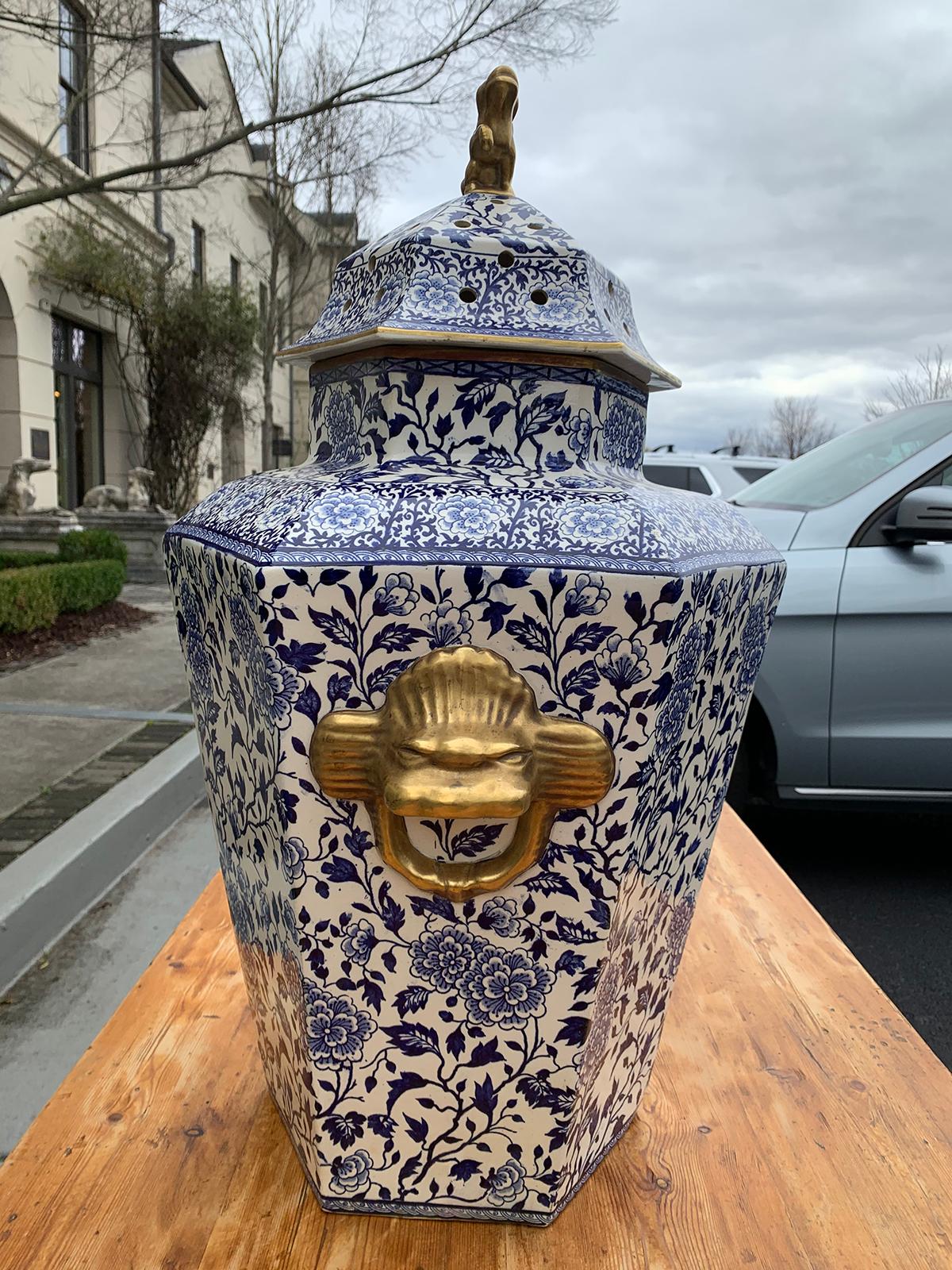 Large 19th Century English Blue and White Porcelain Potpourri with Lion Heads 4