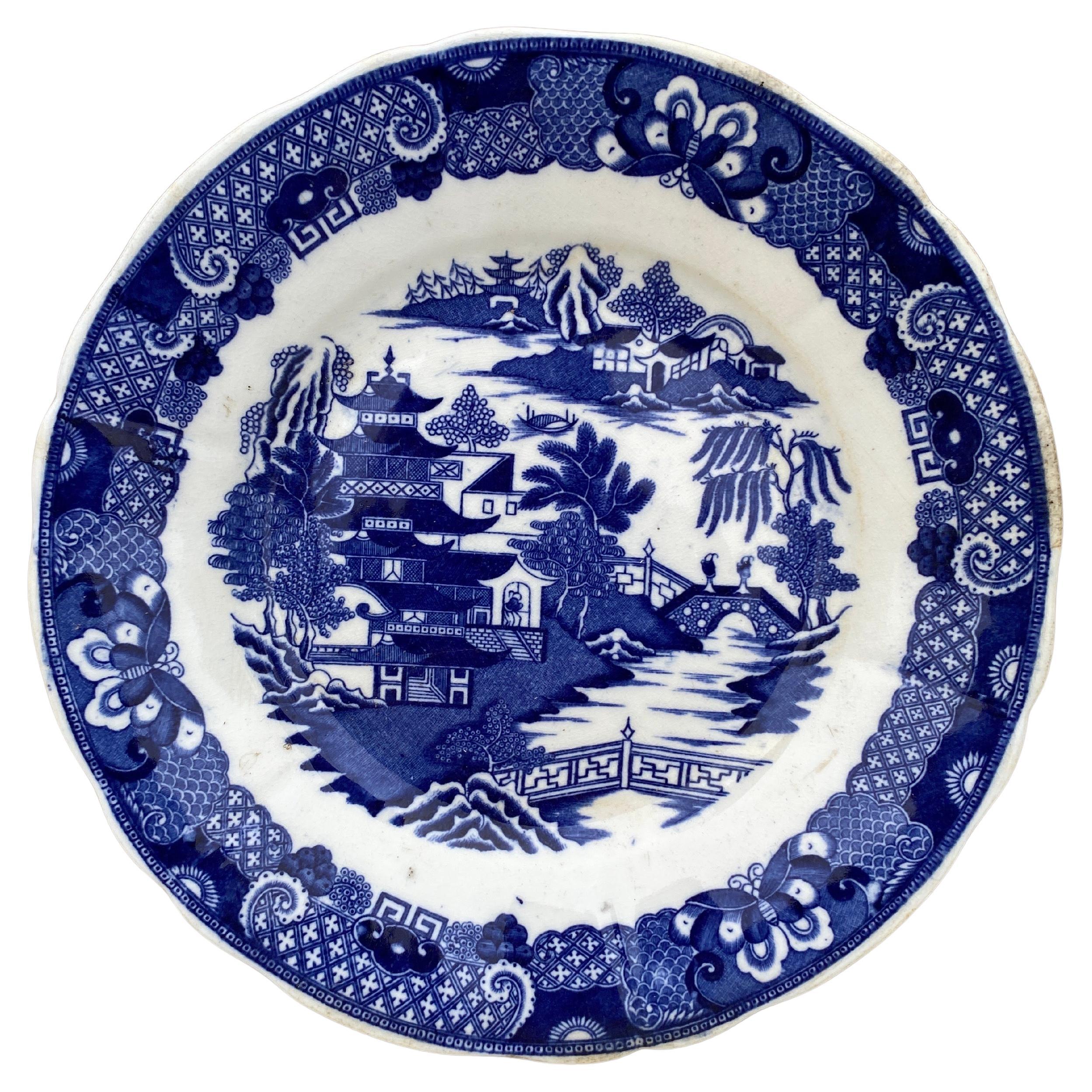 Großer englischer blau-weißer Chinoiserie-Teller aus dem 19. Jahrhundert