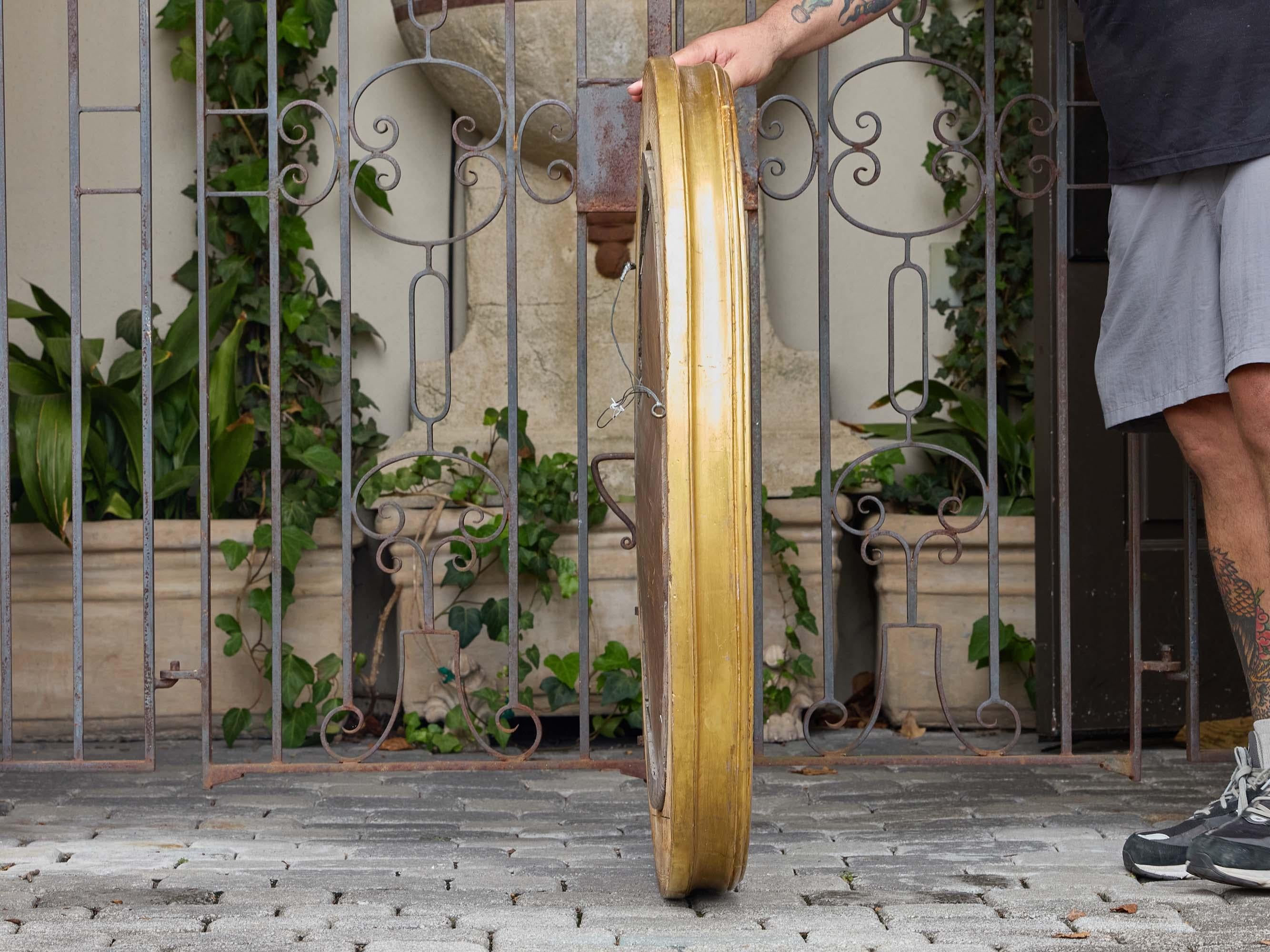 Grande specchio convesso in legno dorato inglese del XIX secolo con finiture interne ebanizzate in vendita 1