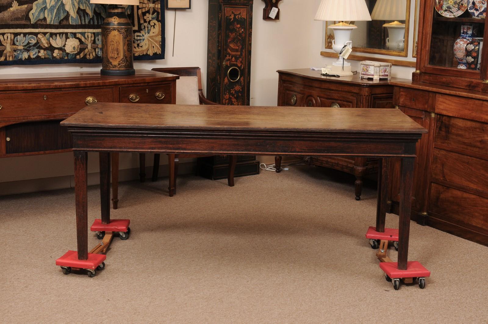 Großer englischer Eichenholztisch des 19. Jahrhunderts mit quadratischen, spitz zulaufenden Beinen ca. 1800 im Angebot 9