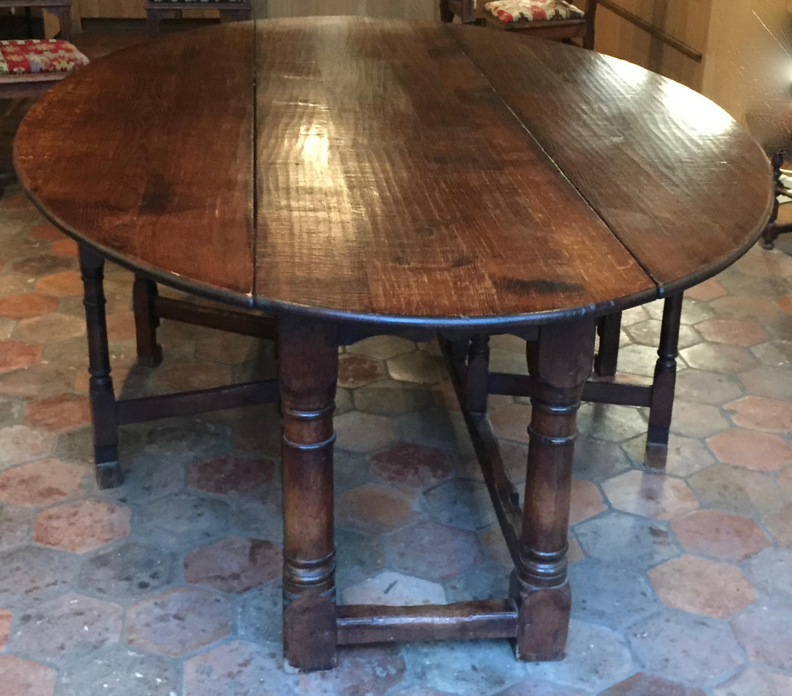 Large 19th century English oak gateleg table dining table. Very versatile double drop leaf table can be used with both leaves up for dining, or use it with one leaf dropped or both leaves dropped behind a sofa.
Strong and sturdy pegged construction