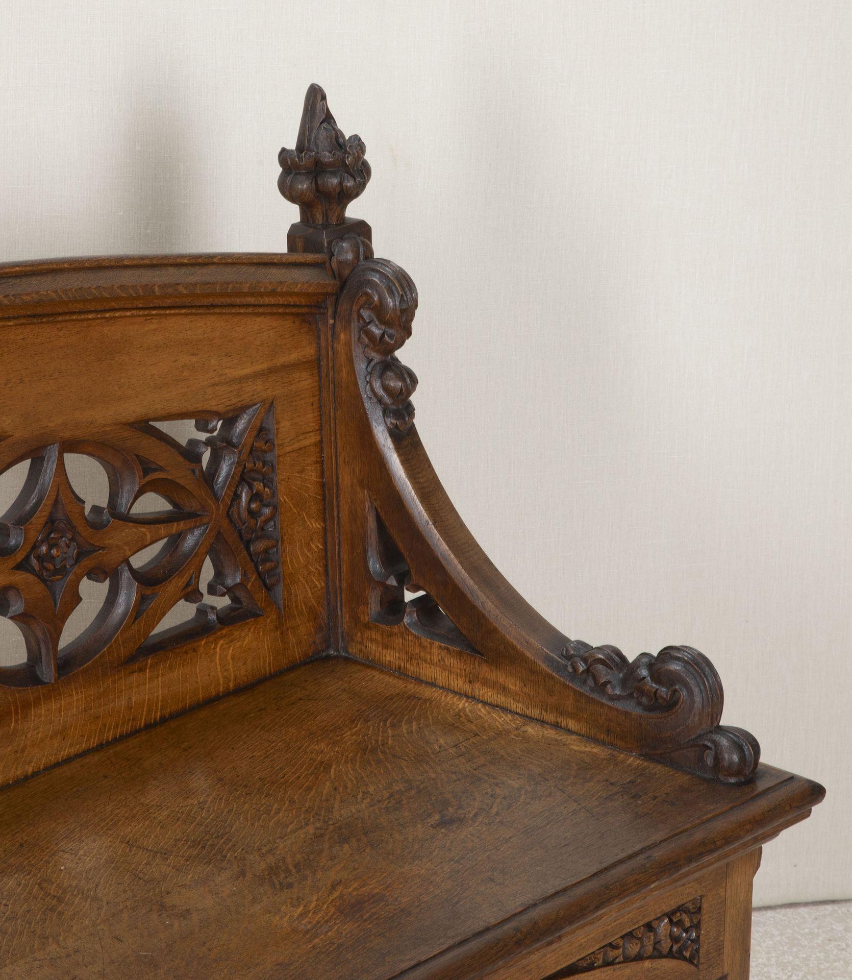 Large 19th Century English Oak Hall Bench In Good Condition For Sale In Gloucestershire, GB