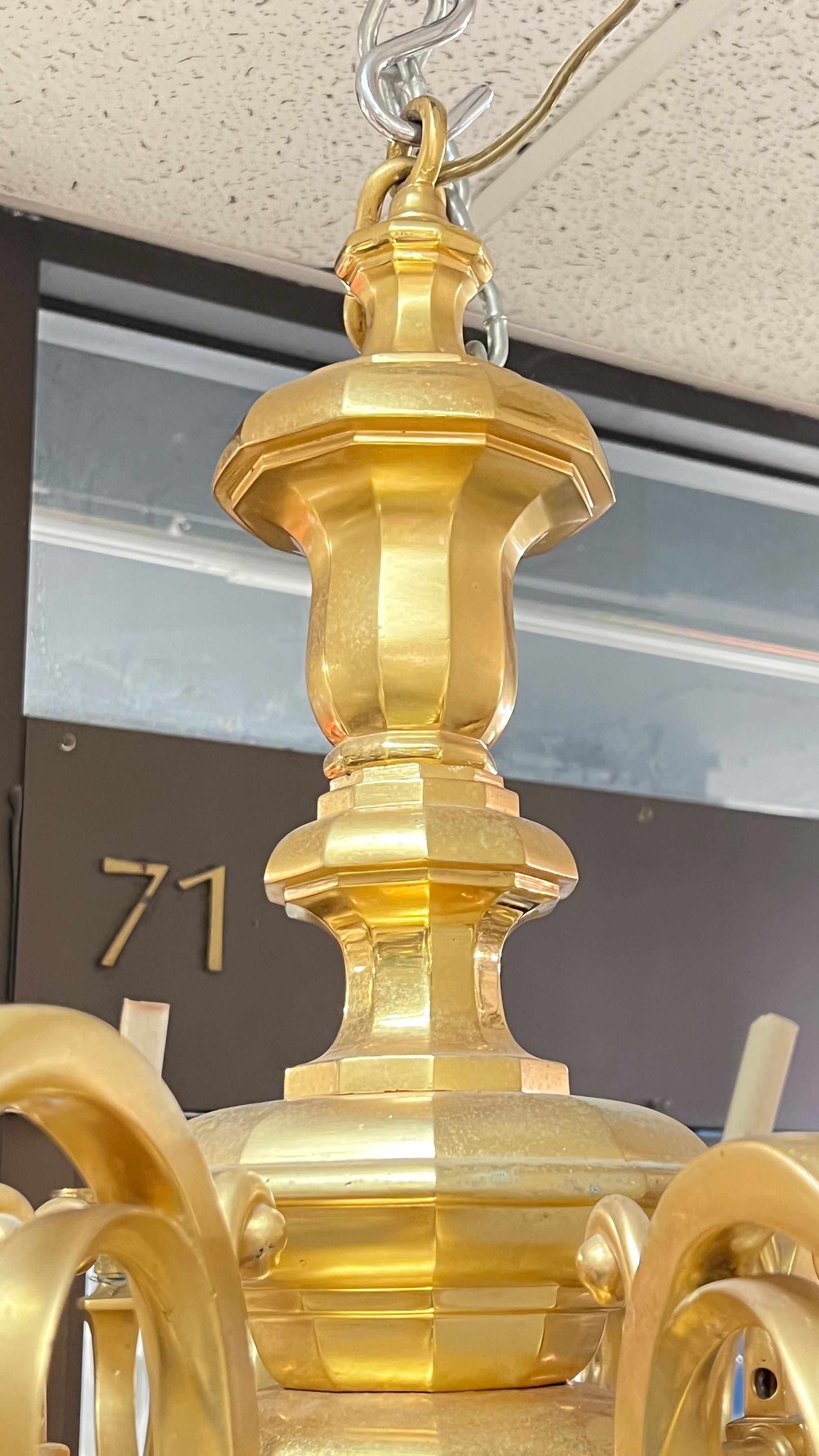 XIXe siècle Grand lustre à 10 lumières de style Régence anglaise du 19ème siècle en bronze doré en vente