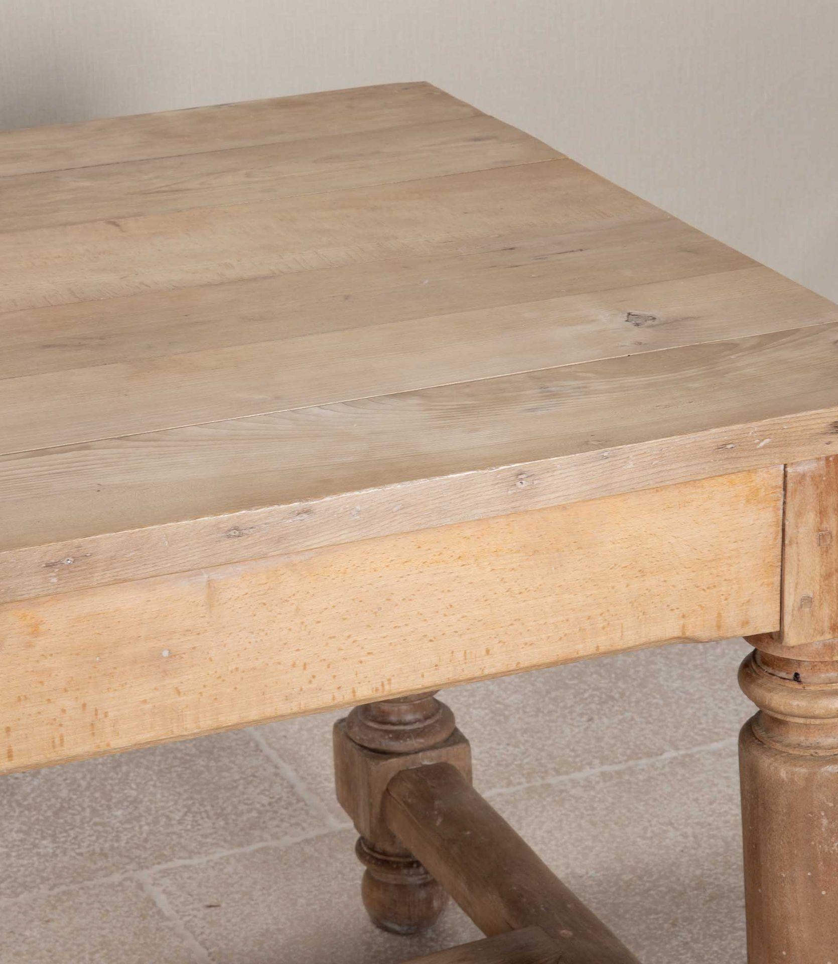 Grande table de réfectoire en hêtre frotté anglais du XIXe siècle Bon état - En vente à Gloucestershire, GB