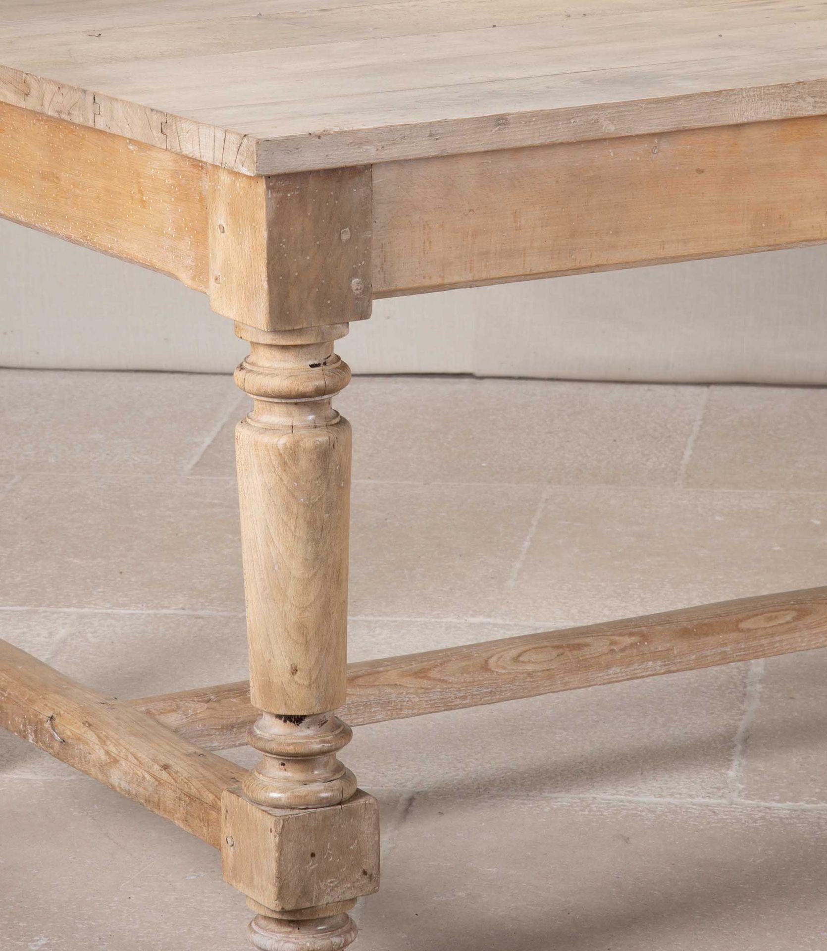 Grande table de réfectoire en hêtre frotté anglais du XIXe siècle en vente 2