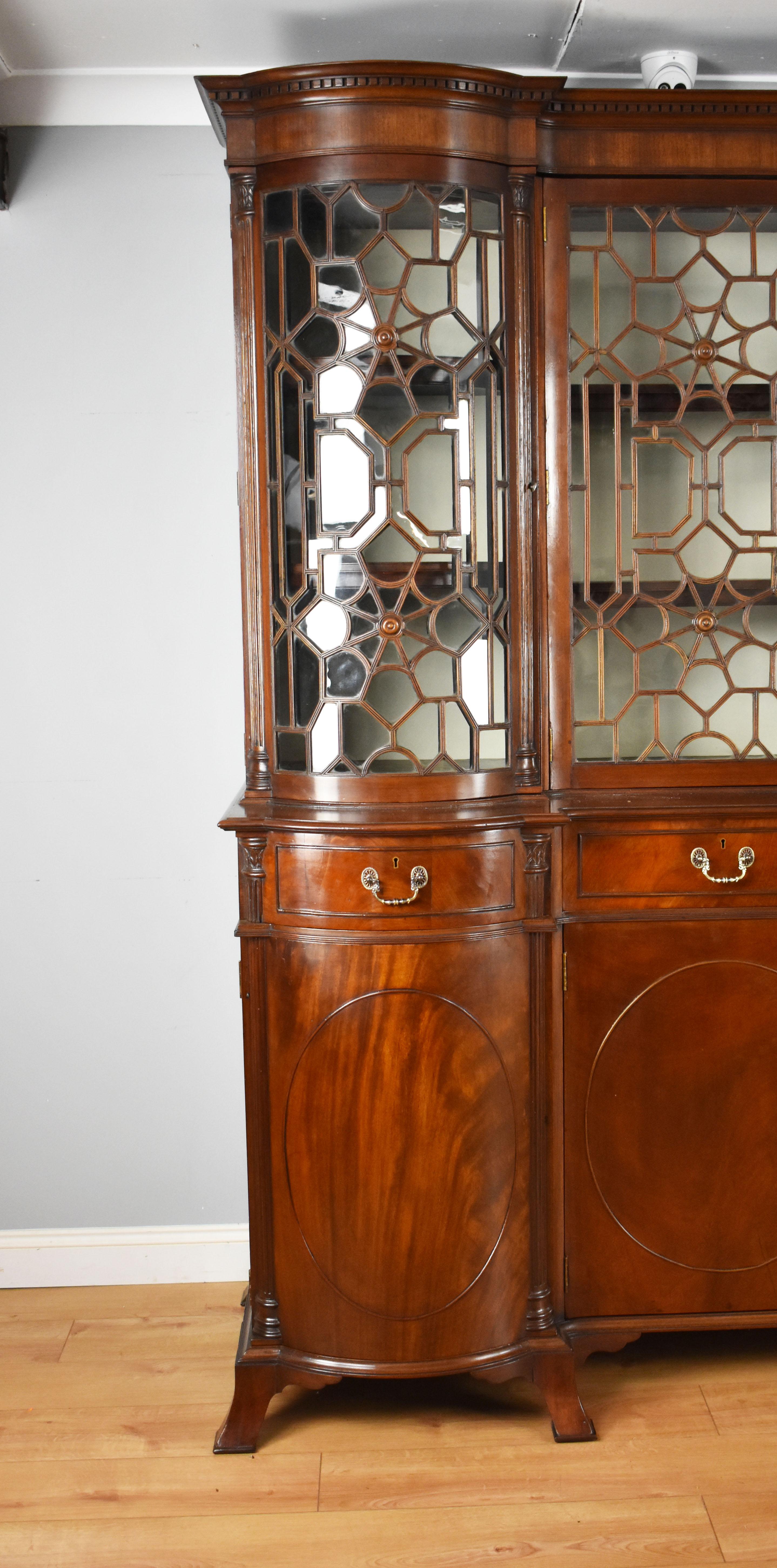 Large 19th Century English Victorian Mahogany Inverted Breakfront Bookcase 1