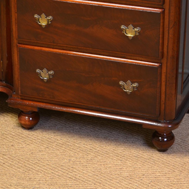 Large 19th century Figured Mahogany Quality Antique Victorian Sideboard