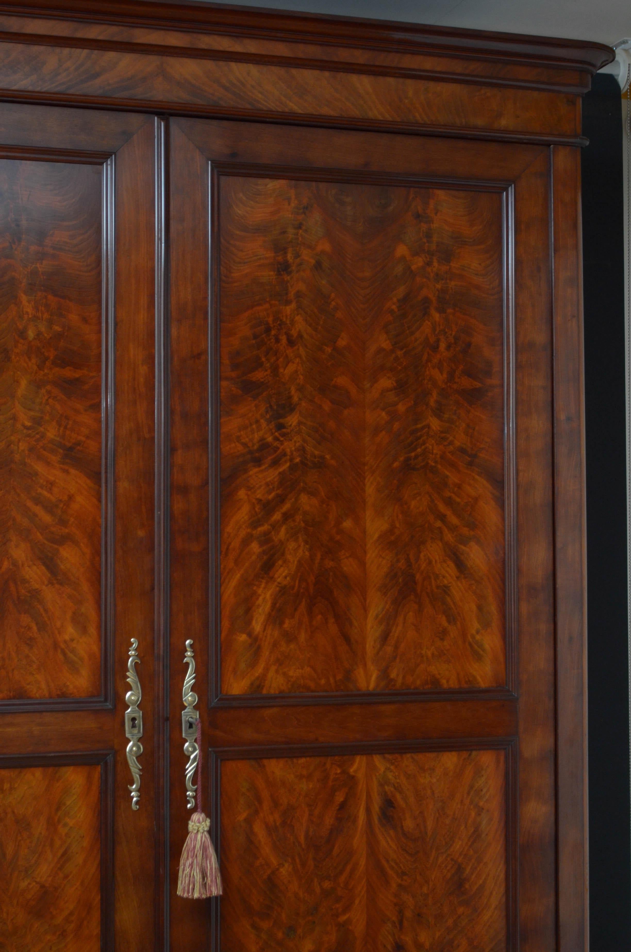 Large 19th Century Flamed Mahogany 2-Door Wardrobe 4