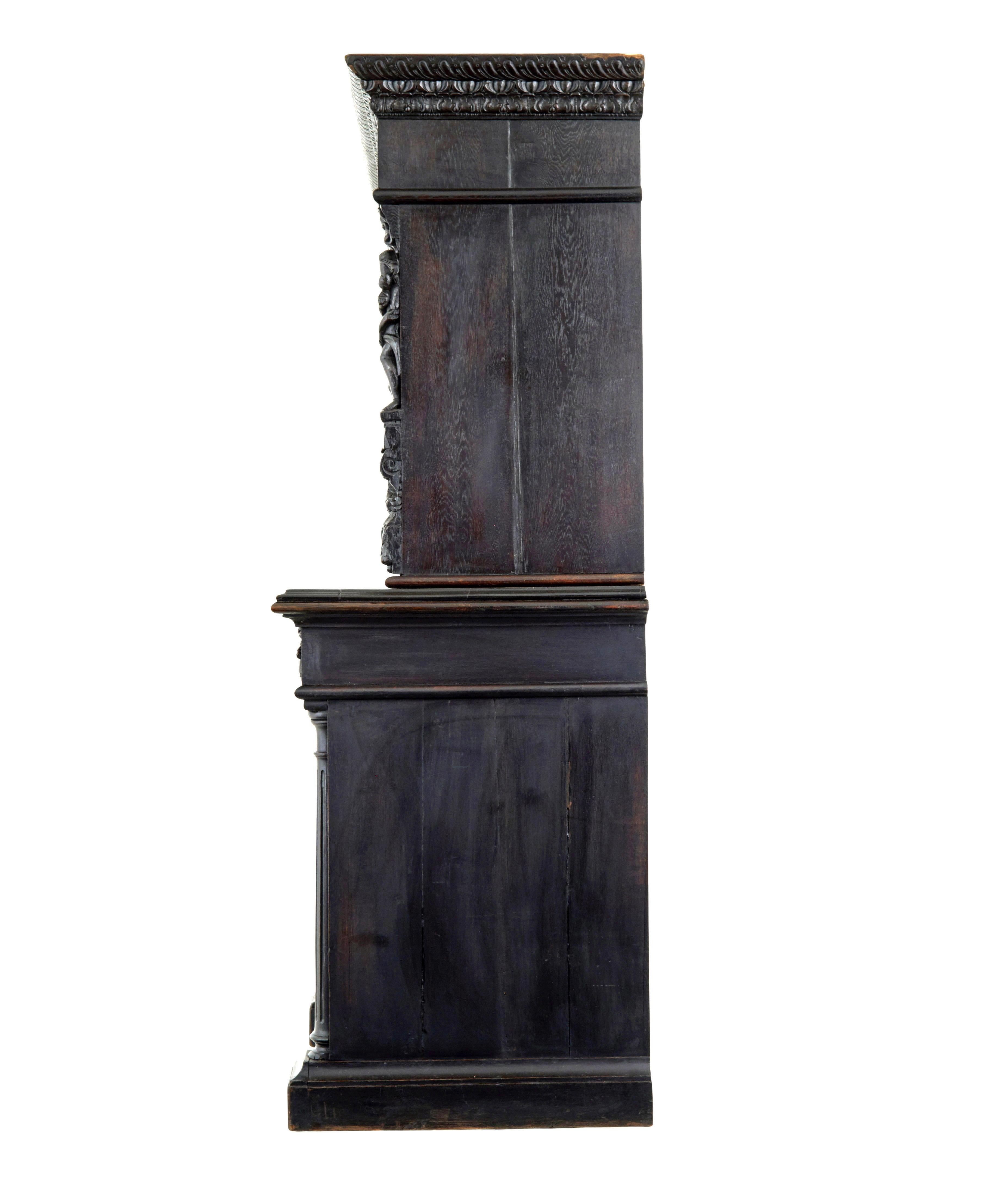 Intagliato Grande armadio fiammingo del XIX secolo intagliato in Oak in vendita