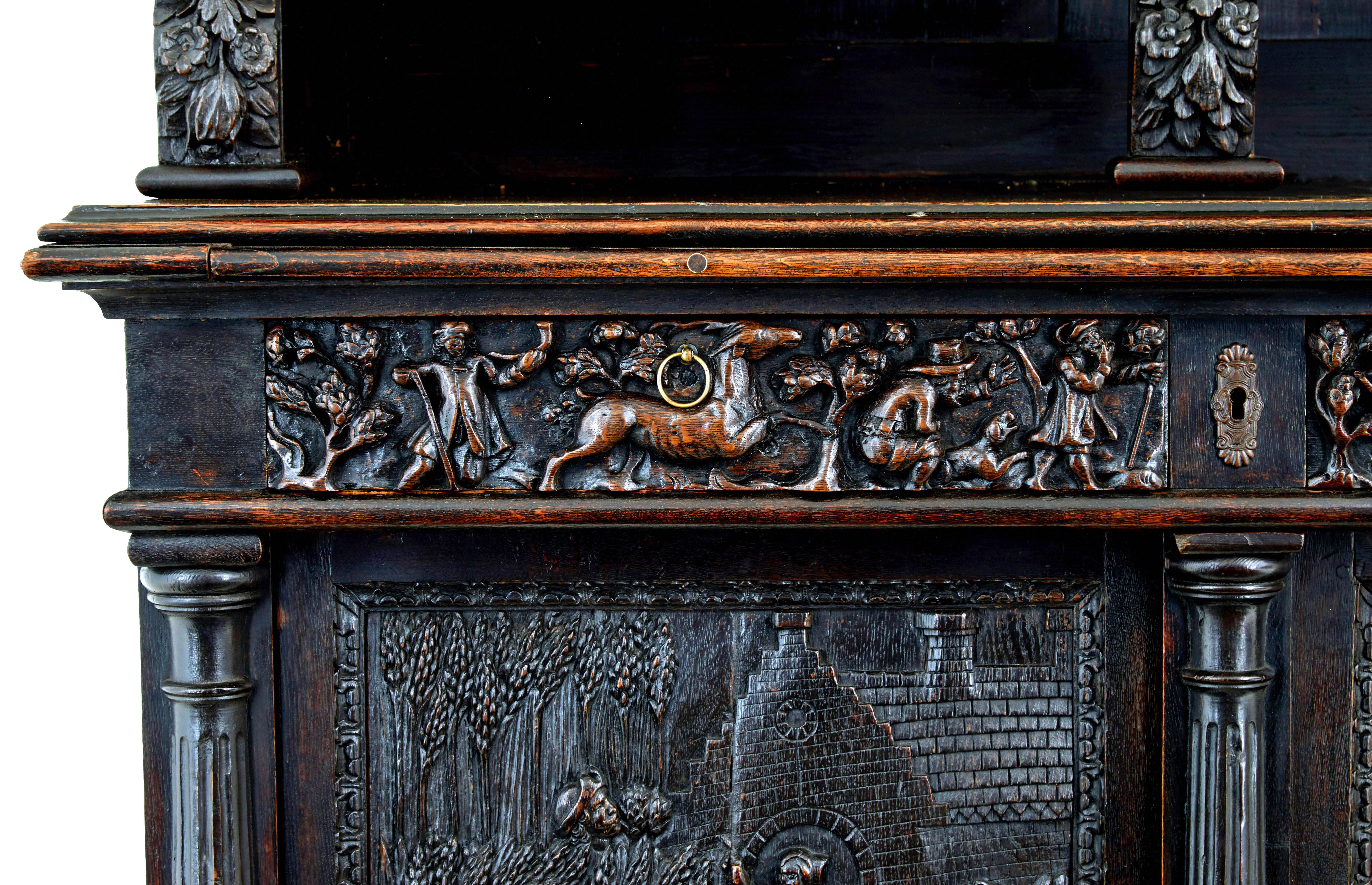 Grande armadio fiammingo del XIX secolo intagliato in Oak In condizioni buone in vendita a Debenham, Suffolk