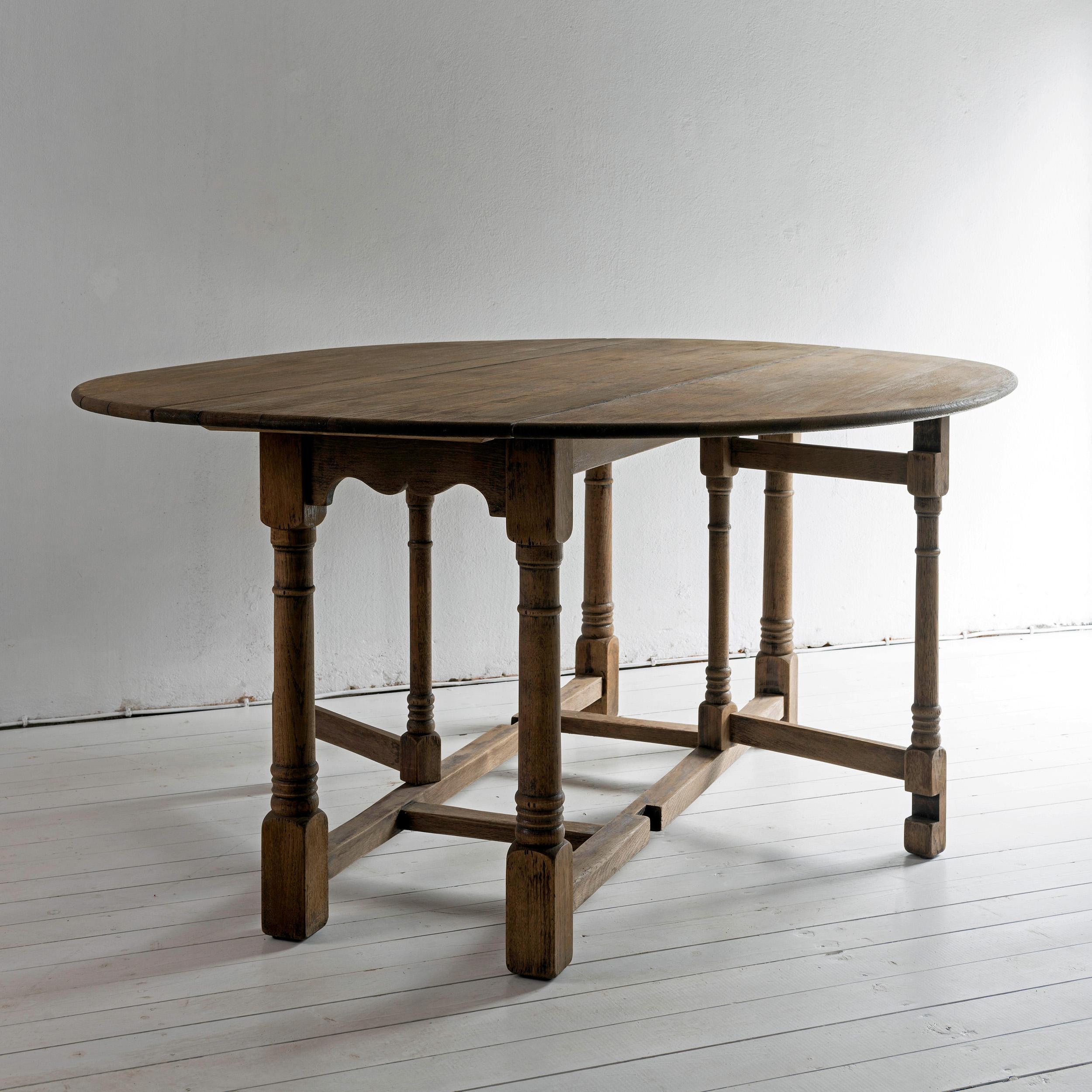 Large 19th Century Flemish Oval Drop-Leaf Dining Table of Great Proportions 5