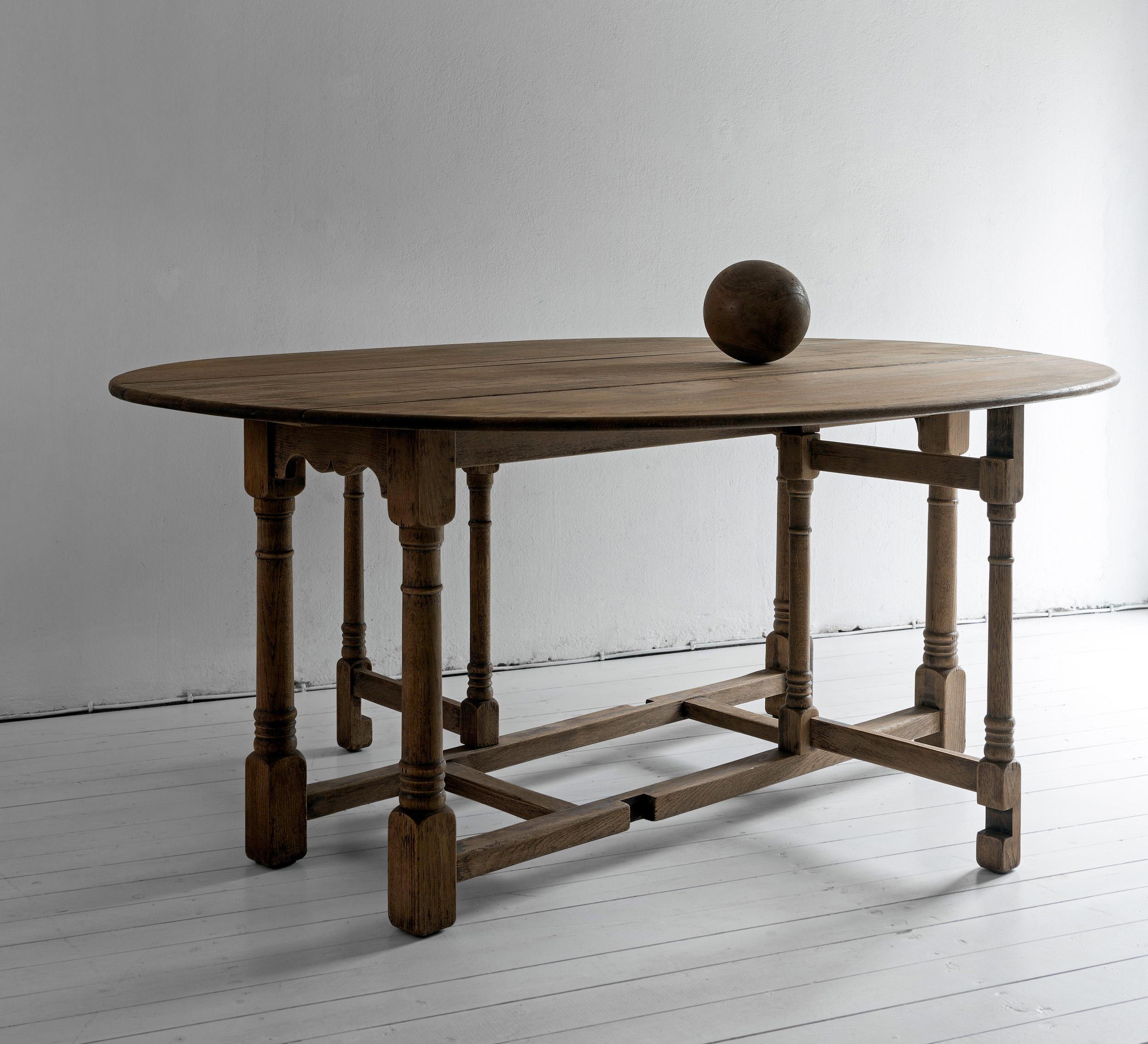 Oak Large 19th Century Flemish Oval Drop-Leaf Dining Table of Great Proportions