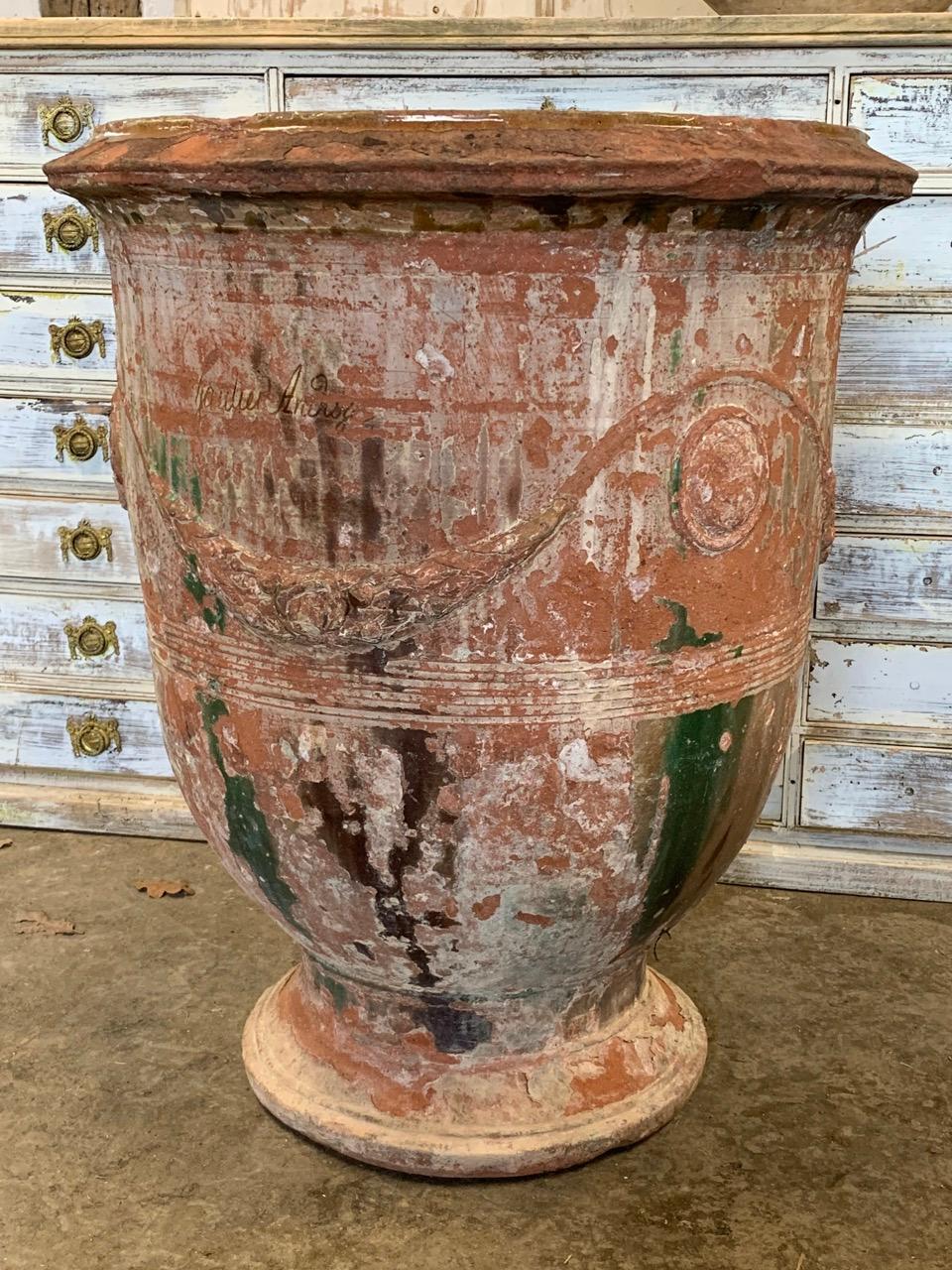 Fait main Grande urne jardinière française en Anduze du 19ème siècle par Gautier