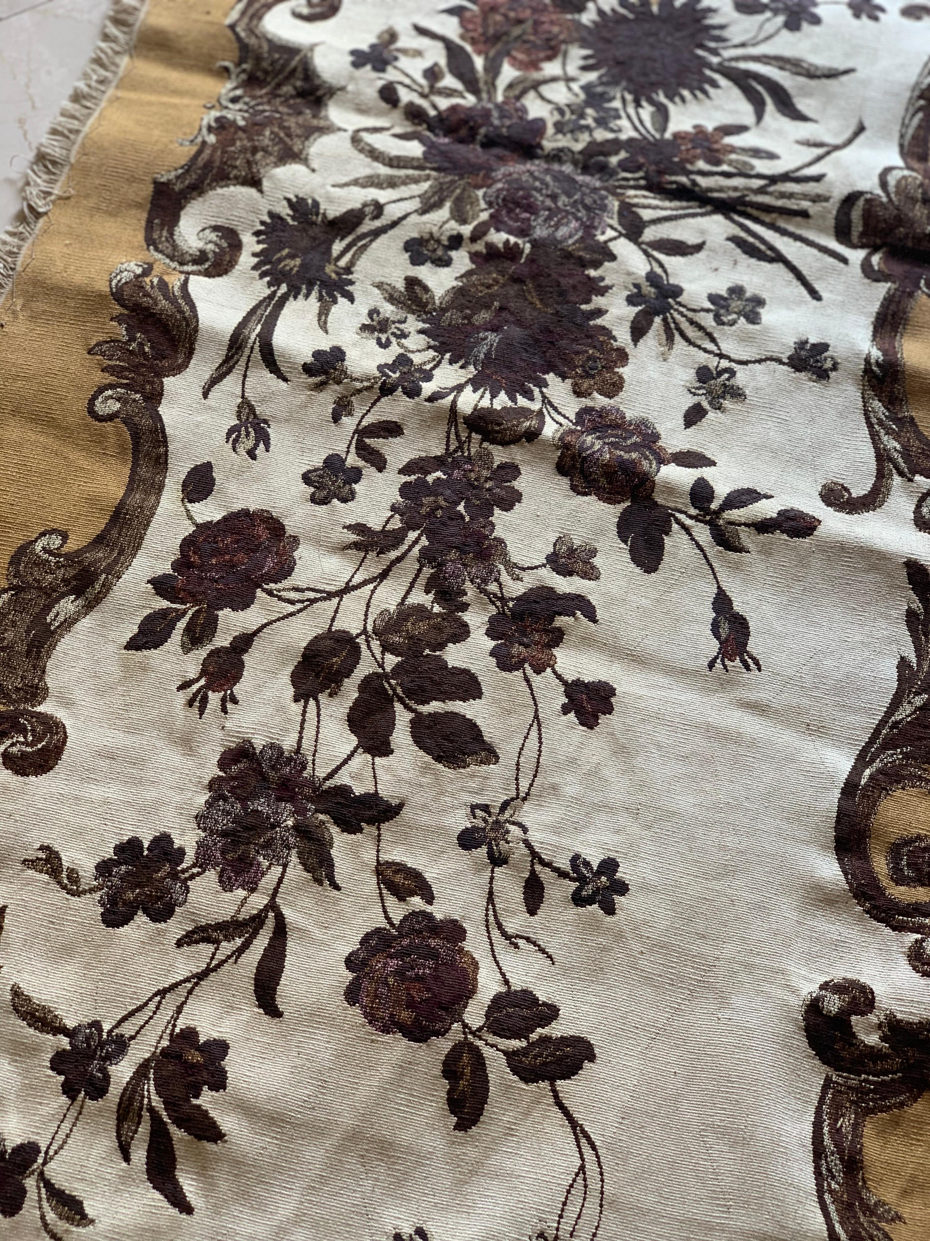 Großes Fragment eines französischen Aubusson-Wandteppichs aus dem 19. (19. Jahrhundert) im Angebot