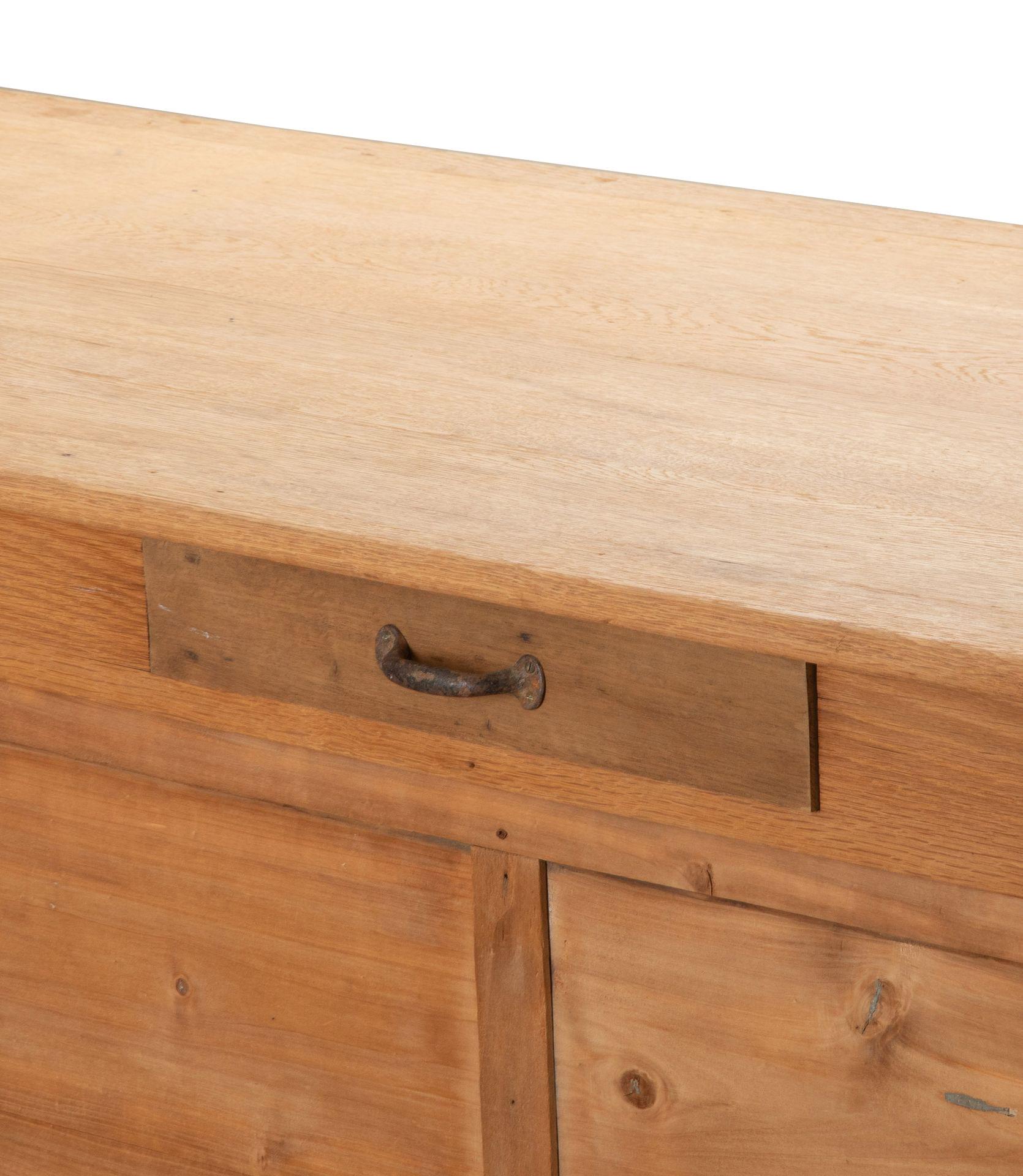 Grande bancone da negozio francese del XIX secolo in Oak sbiancato in vendita 5