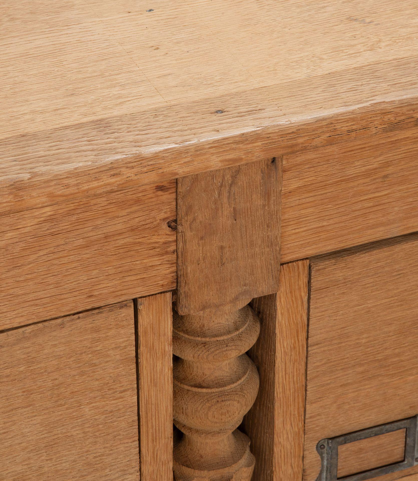 Grande bancone da negozio francese del XIX secolo in Oak sbiancato in vendita 7