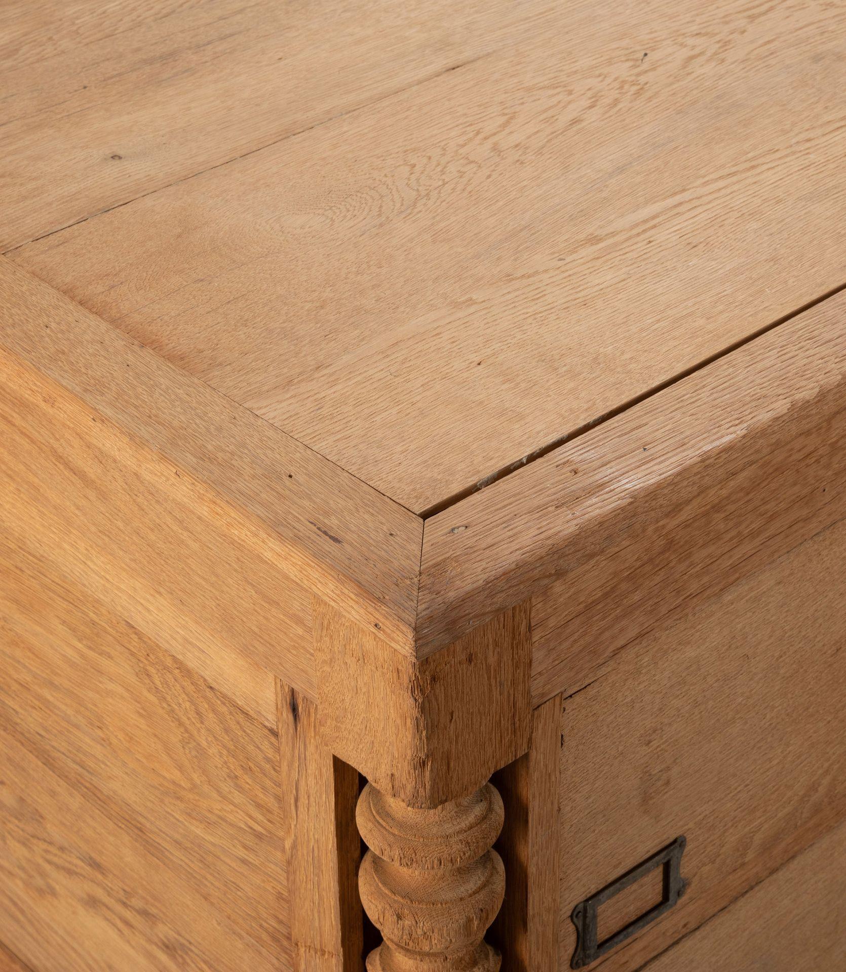 Grande bancone da negozio francese del XIX secolo in Oak sbiancato in vendita 10
