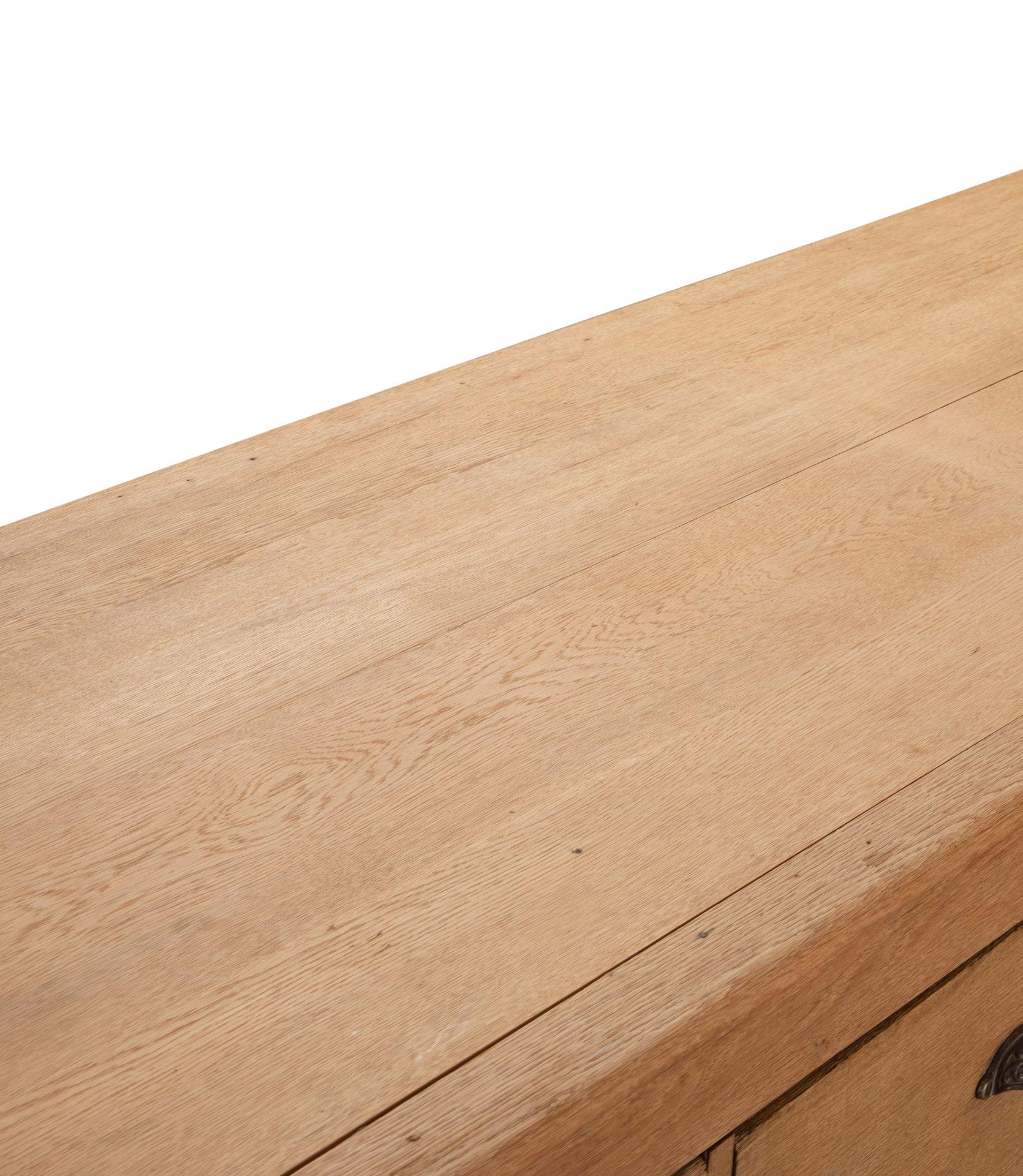 Grande bancone da negozio francese del XIX secolo in Oak sbiancato in vendita 3