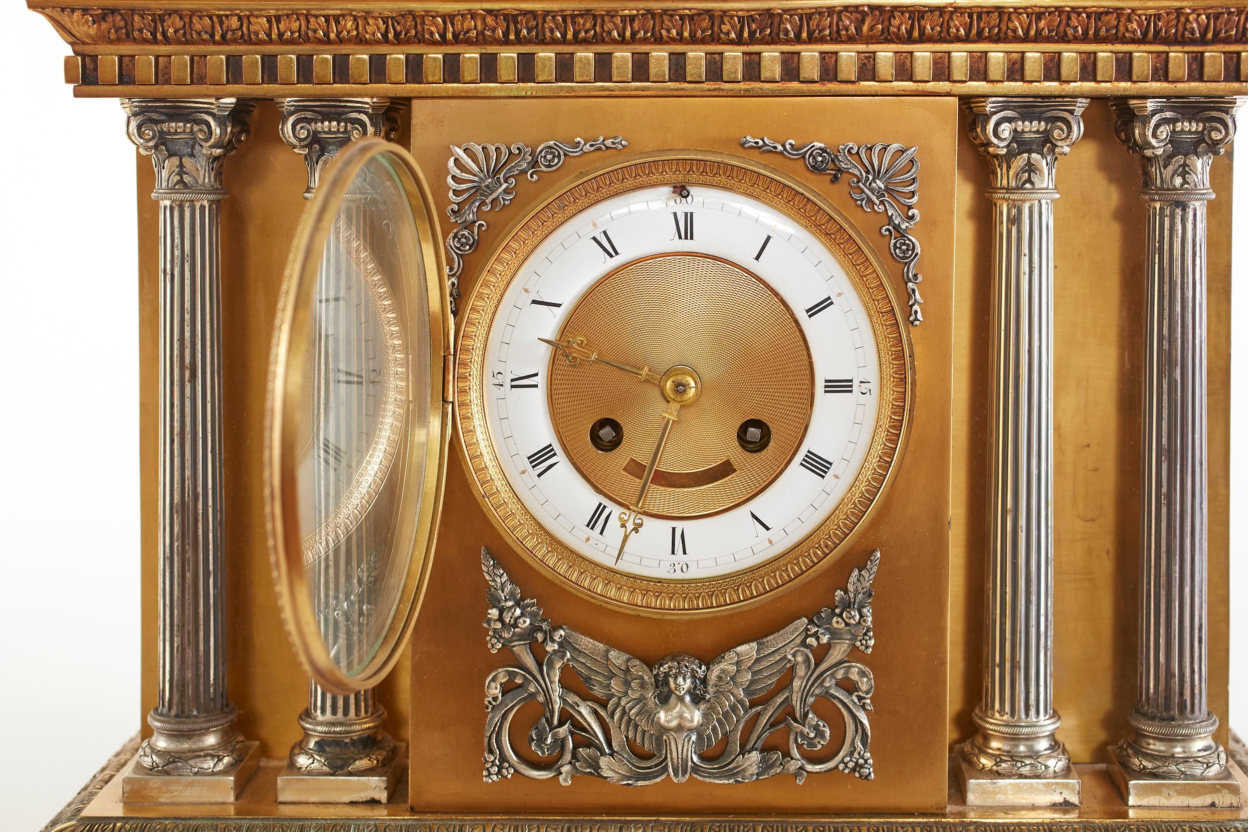 Doré Grande horloge de chariot française du 19ème siècle en bronze figuratif en vente