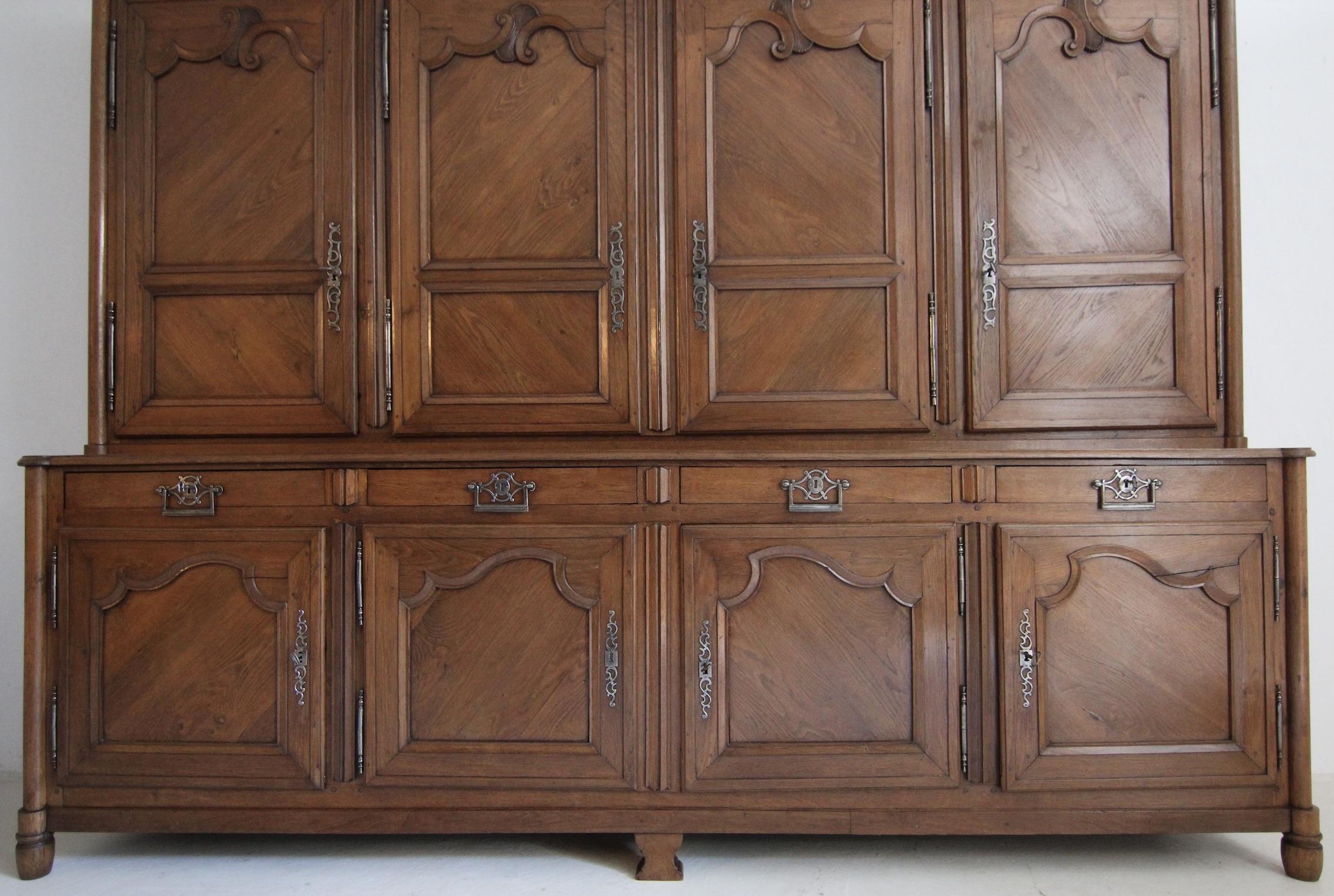 Francese Grande mobile o credenza francese del XIX secolo in vendita