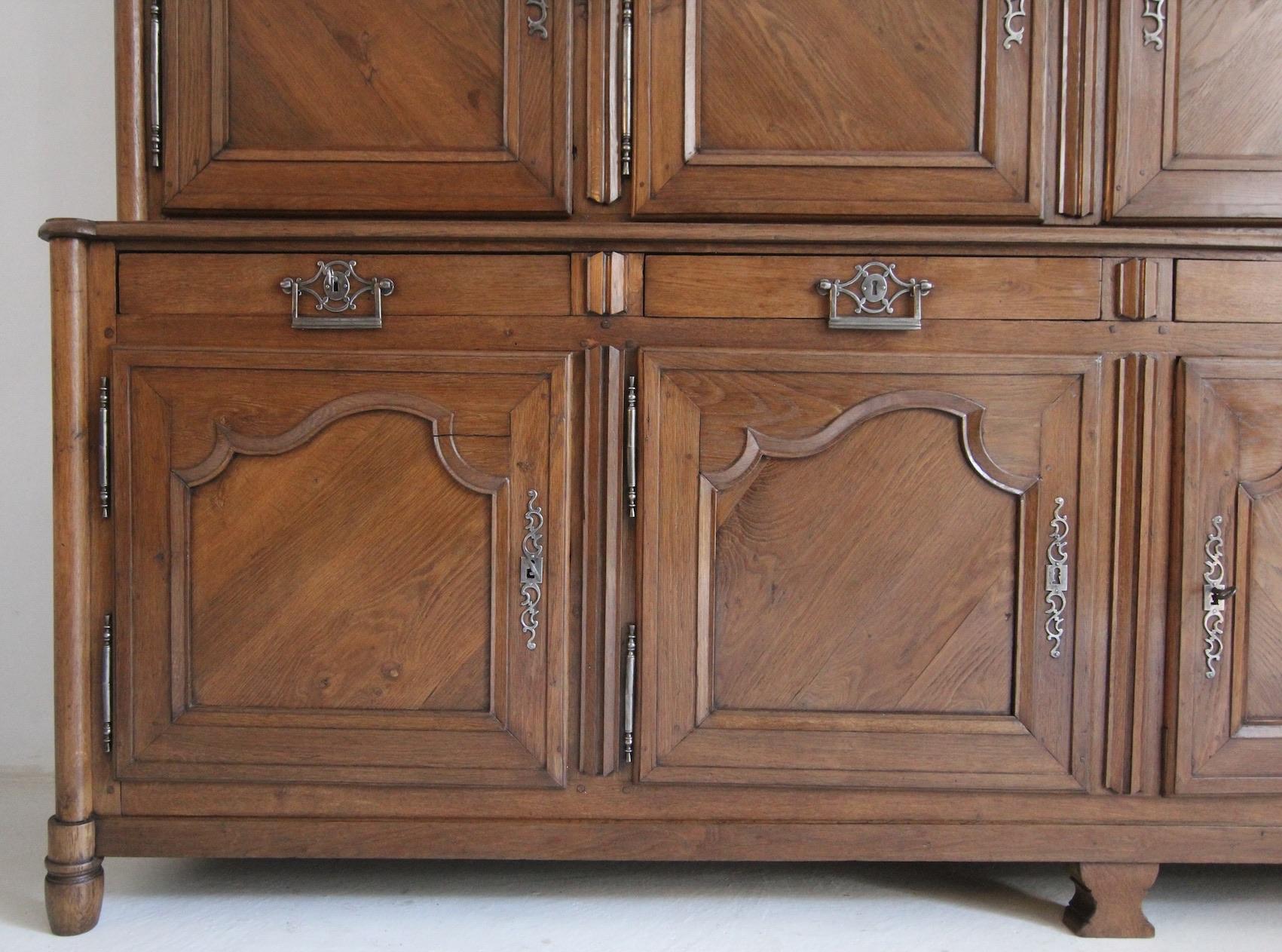 Grande mobile o credenza francese del XIX secolo In condizioni buone in vendita a Dusseldorf, DE