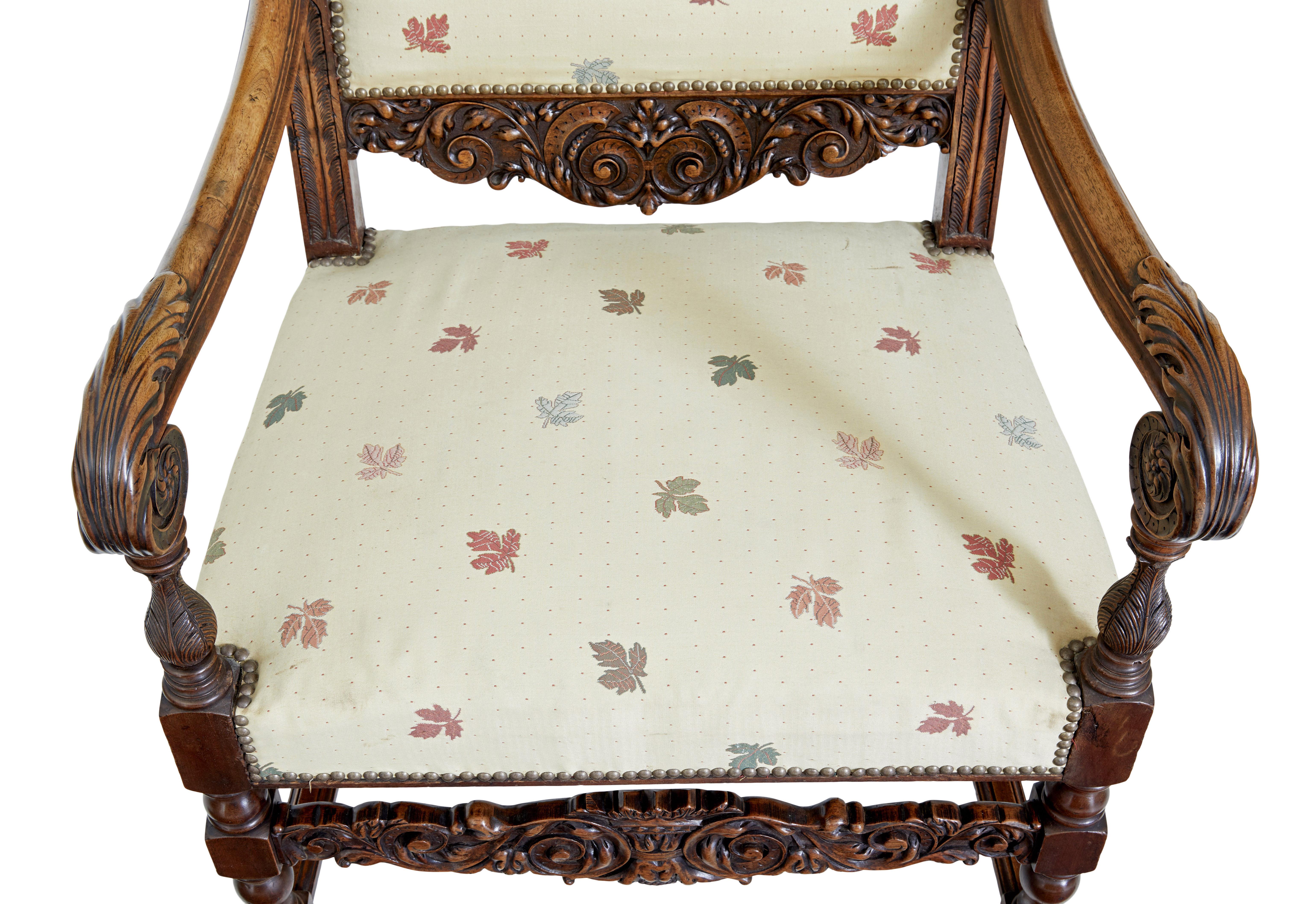 Poltrone francesi in noce intagliato del XIX secolo, circa 1880.

Elegante coppia di poltrone del XIX secolo dalle dimensioni generose della seduta. Bracci scolpiti con foglie d'acanto e tondi intagliati. Dettaglio intagliato nella parte inferiore