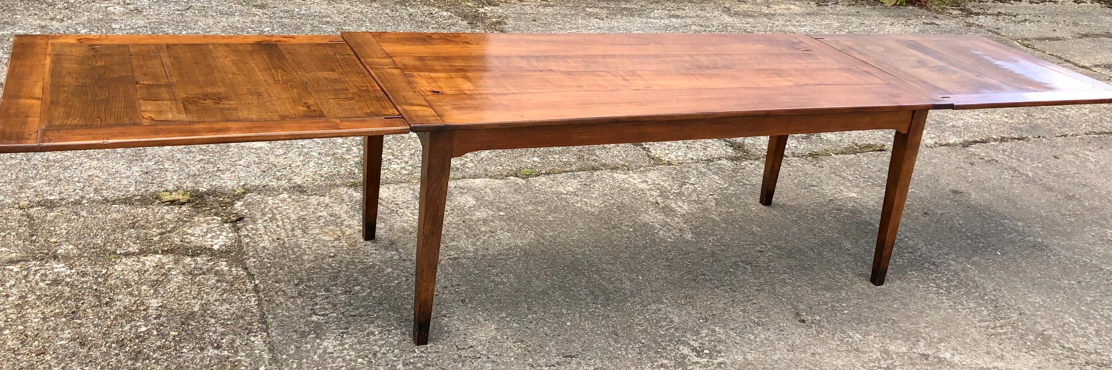 Large 19th Century French Cherrywood Extending Farmhouse Table In Good Condition In Bournemouth, GB