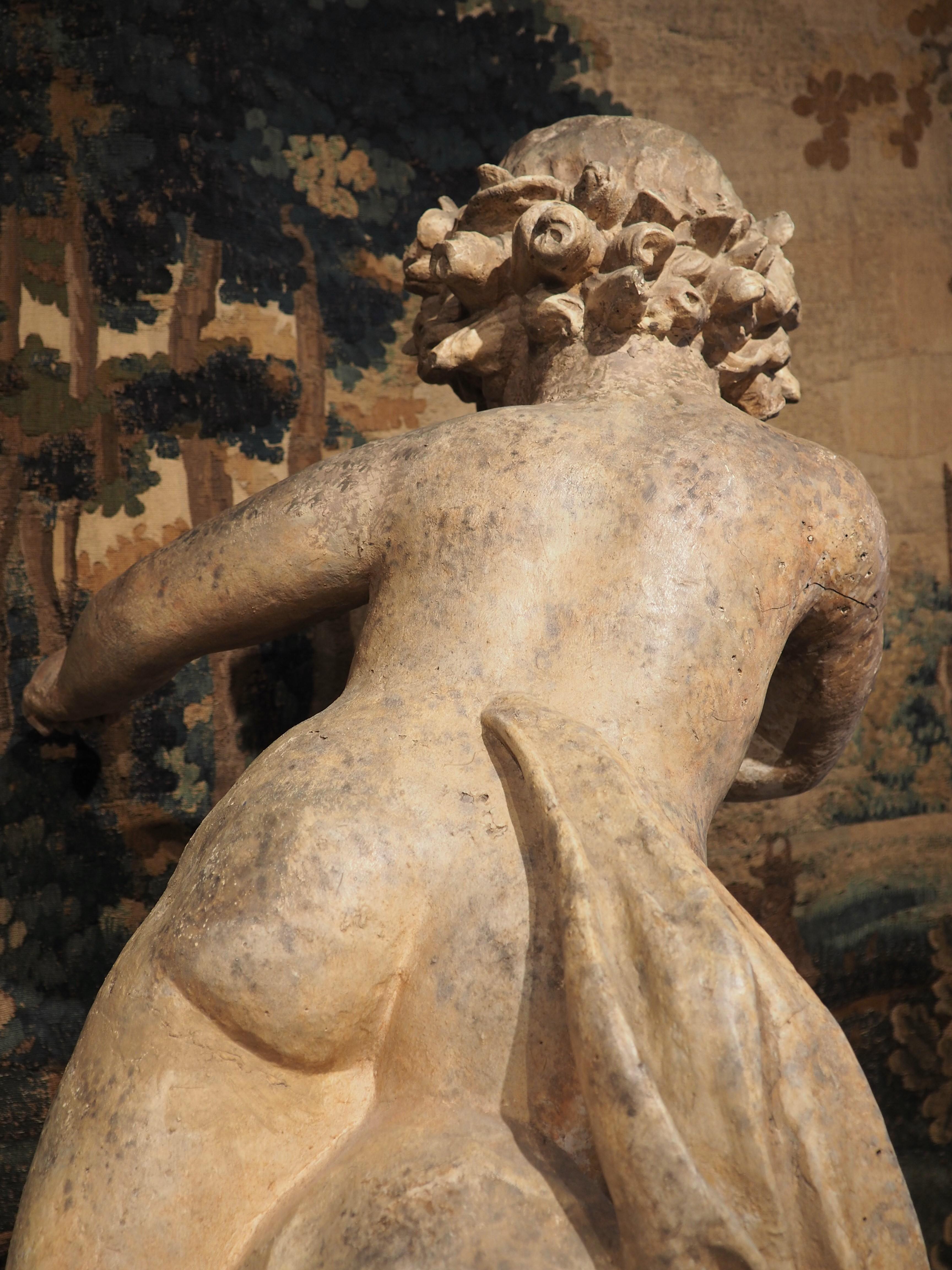 Grande statue de chérubin française du 19ème siècle en plâtre teinté terre cuite en vente 5