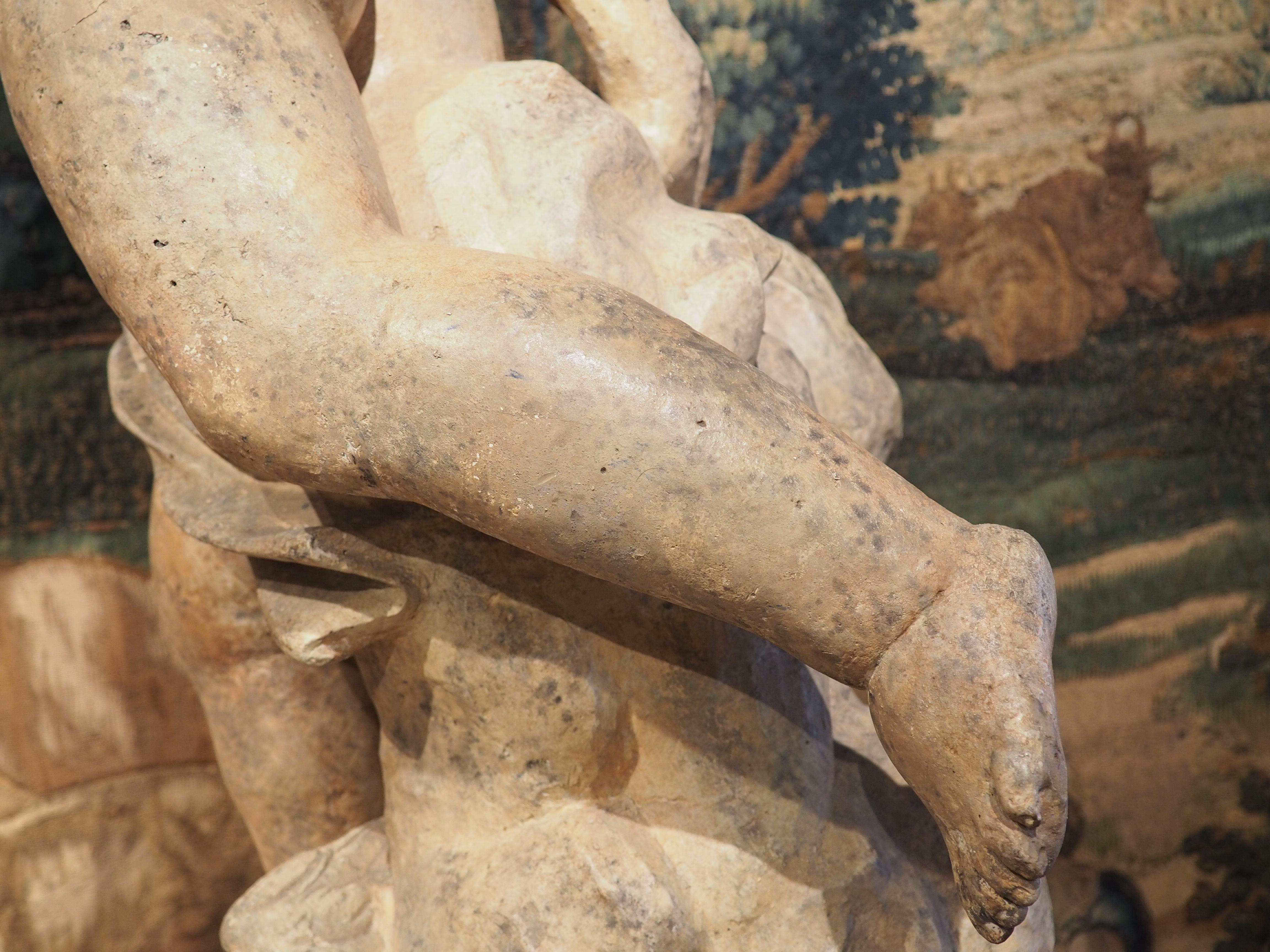 Grande statue de chérubin française du 19ème siècle en plâtre teinté terre cuite en vente 9