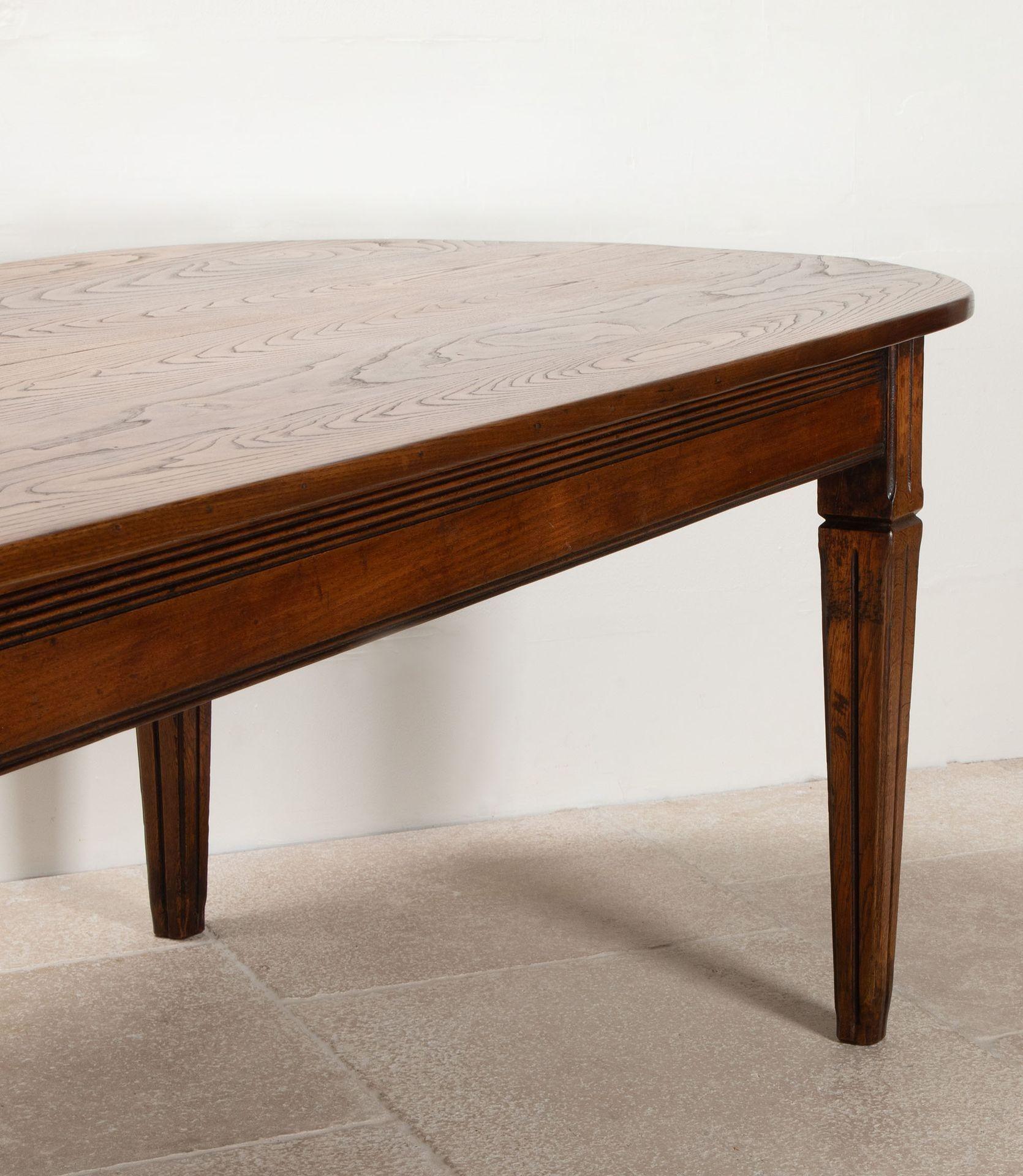 Large 19th Century French Chestnut Farmhouse Table im Angebot 3