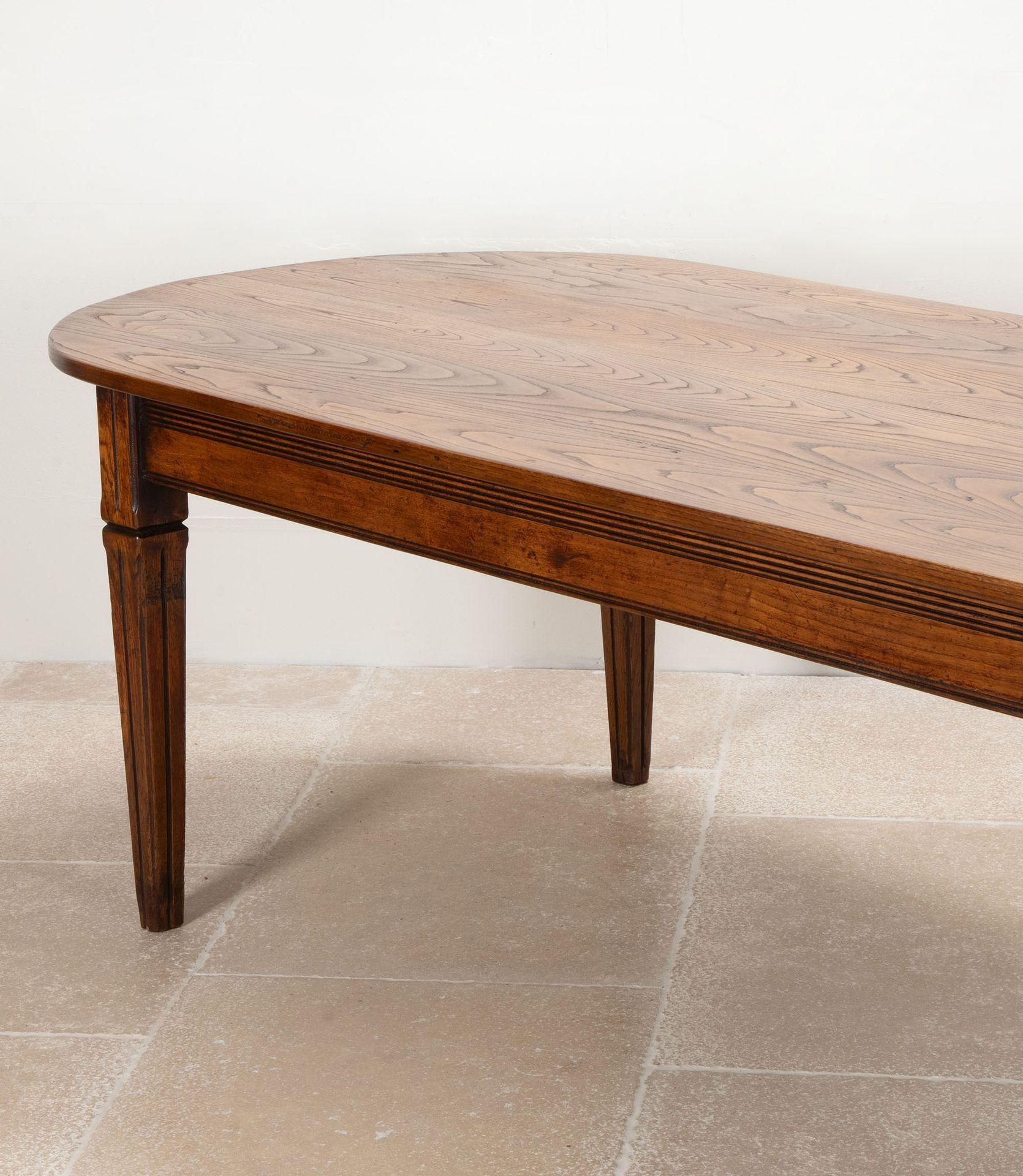 Large 19th Century French Chestnut Farmhouse Table (Französisch) im Angebot