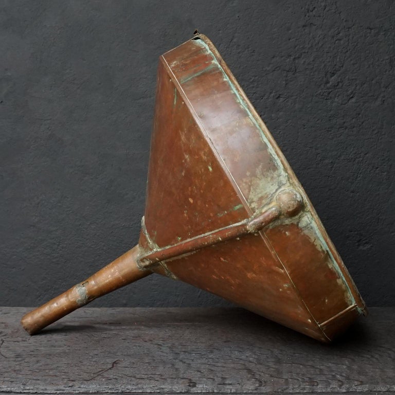 Large 19th Century French Copper Champagne Funnel Marked Courtois Ay 1806 Marne In Good Condition For Sale In Haarlem, NL