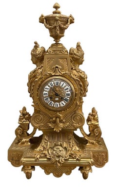 Große französische Doré-Bronze-Uhrengarnitur des 19. Jahrhunderts mit der Bezeichnung Jules Graux, Paris.