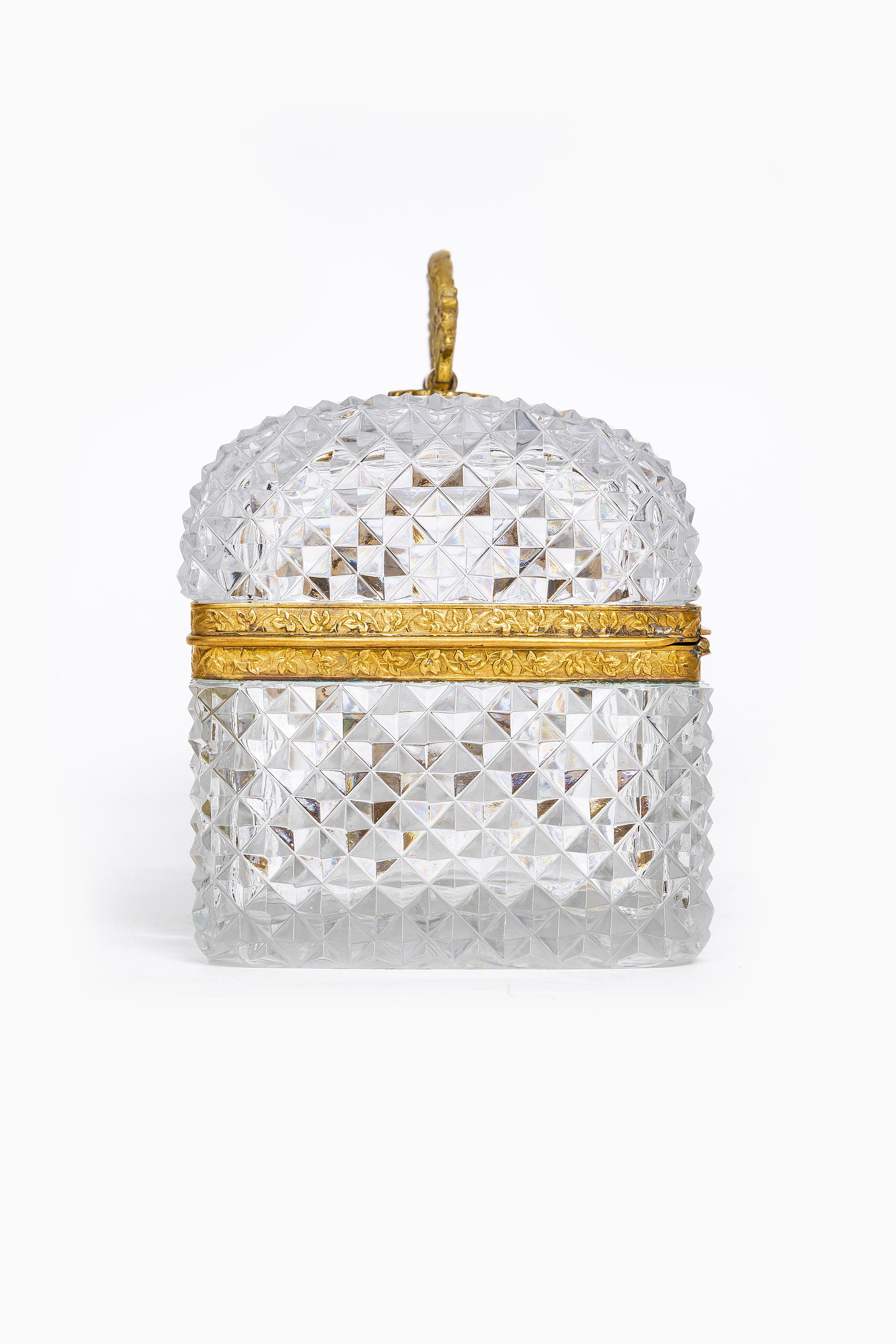 Gran caja francesa del siglo XIX de cristal prismático tallado a mano y montado en bronce Dore Francés en venta