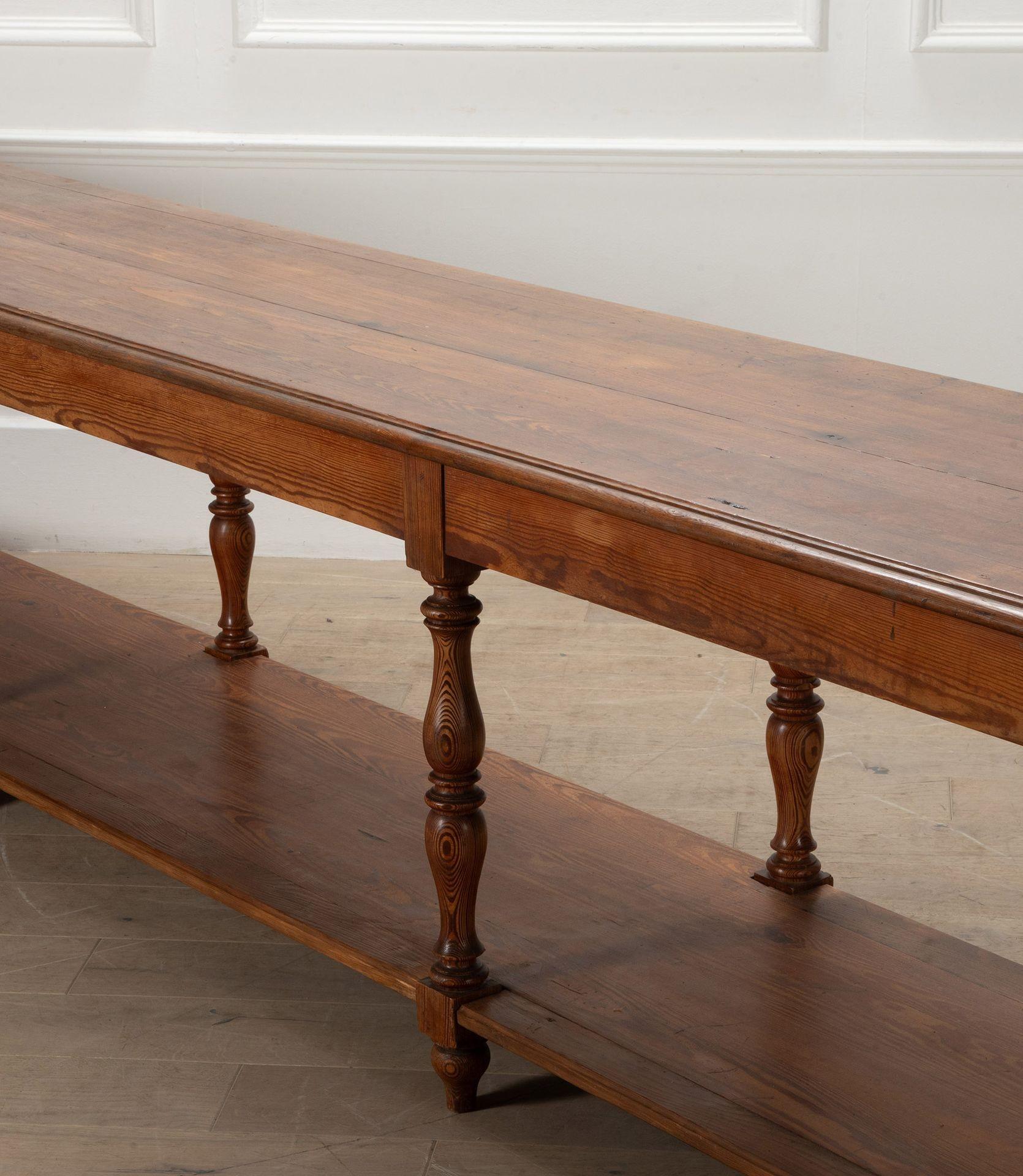Grande table à tiroirs française du 19ème siècle en vente 4