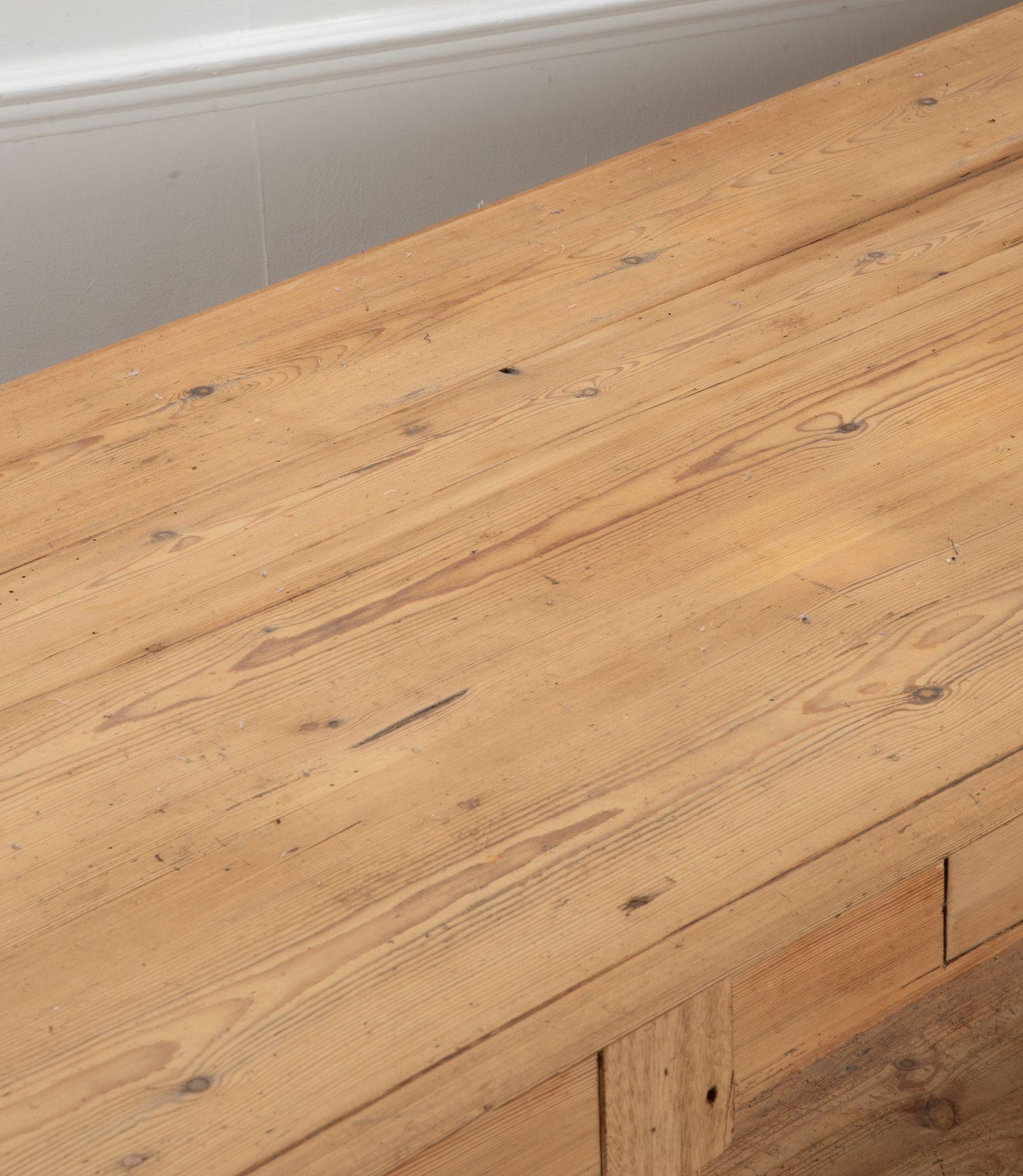 Grande table à tiroirs française du 19ème siècle en vente 8