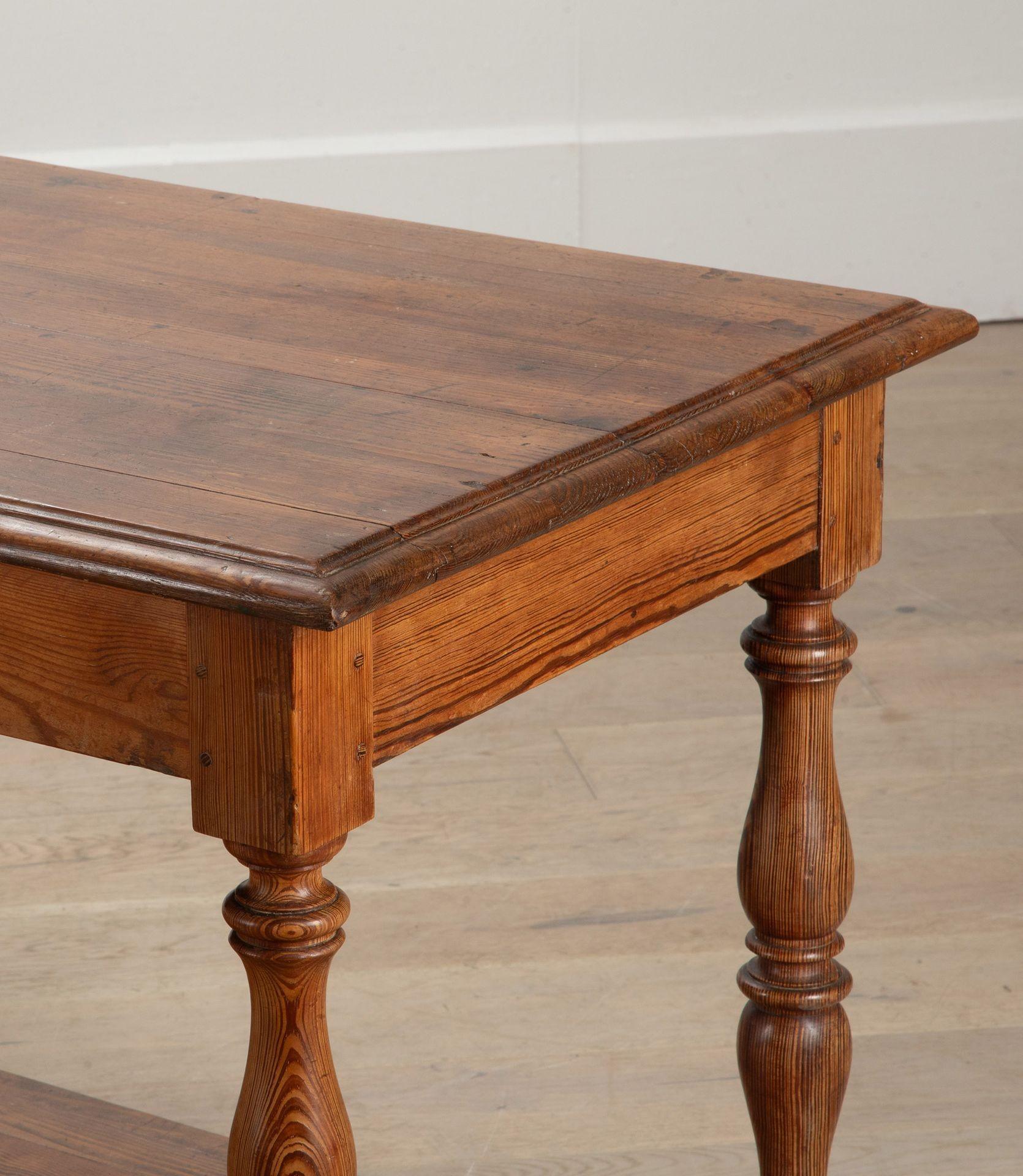 Grande table à tiroirs française du 19ème siècle Bon état - En vente à Gloucestershire, GB