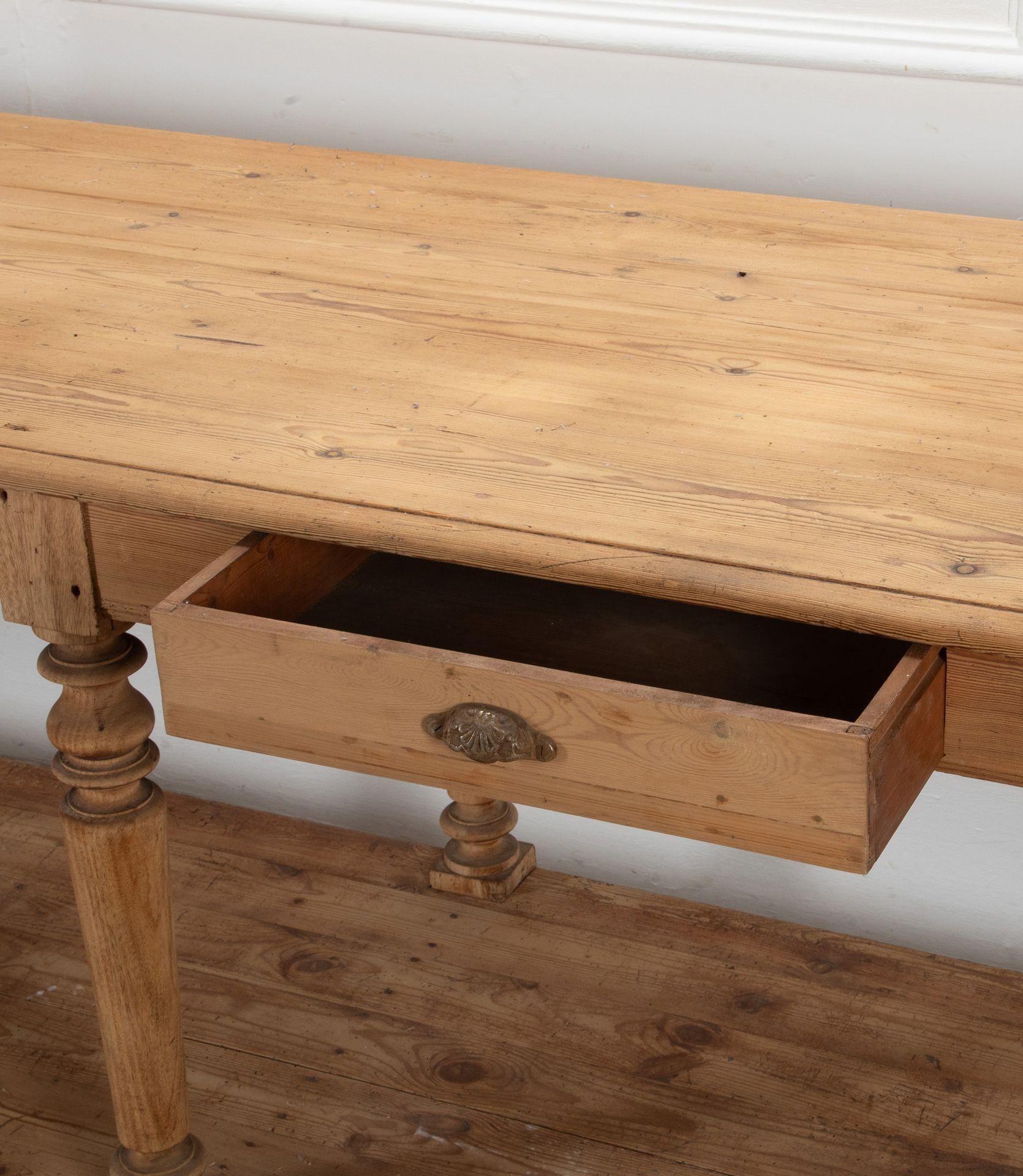 Pin Grande table à tiroirs française du 19ème siècle en vente