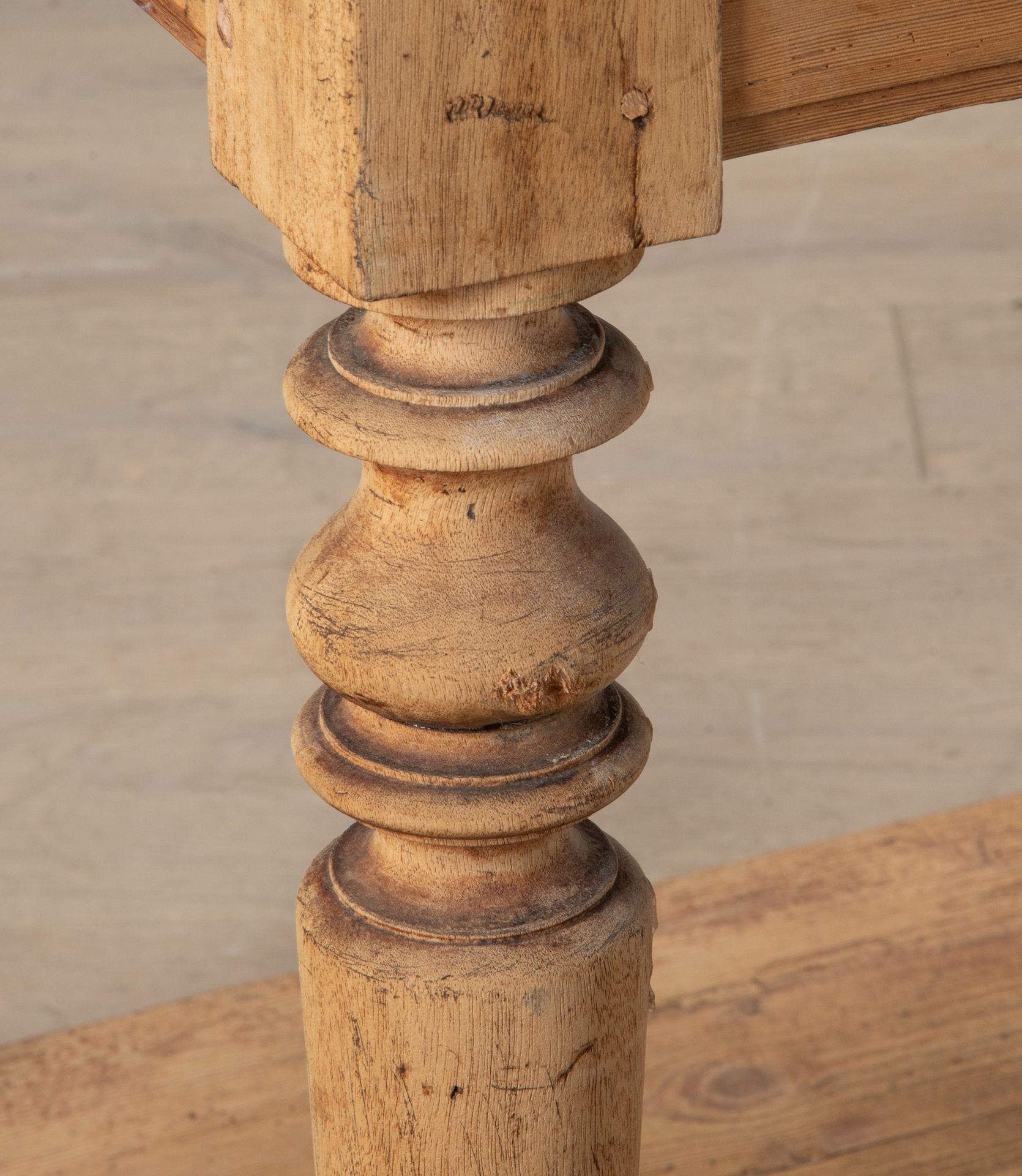 Grande table à tiroirs française du 19ème siècle en vente 4