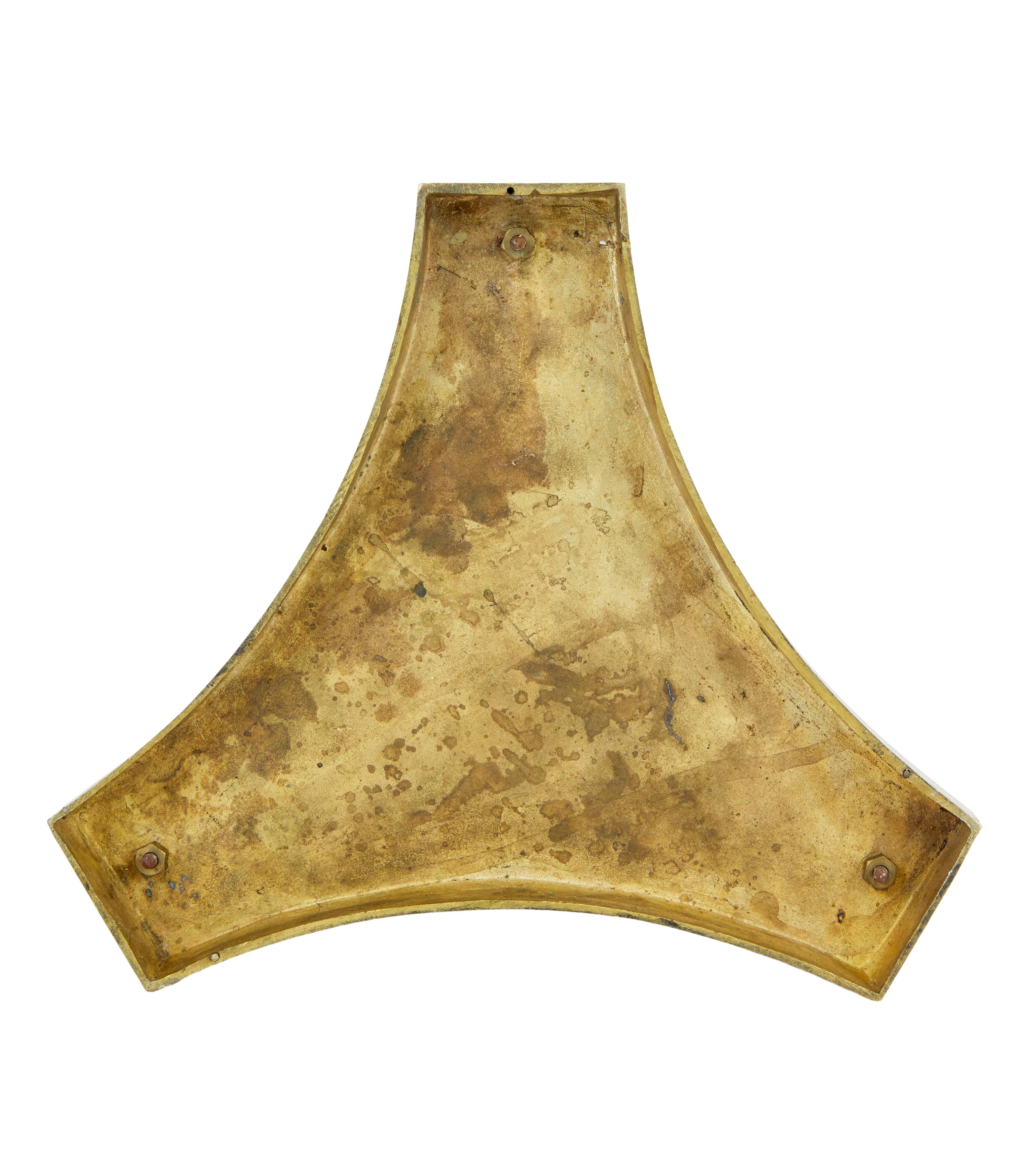 Bronze doré Grande lampe à poser en bronze doré de style empire français du XIXe siècle en vente