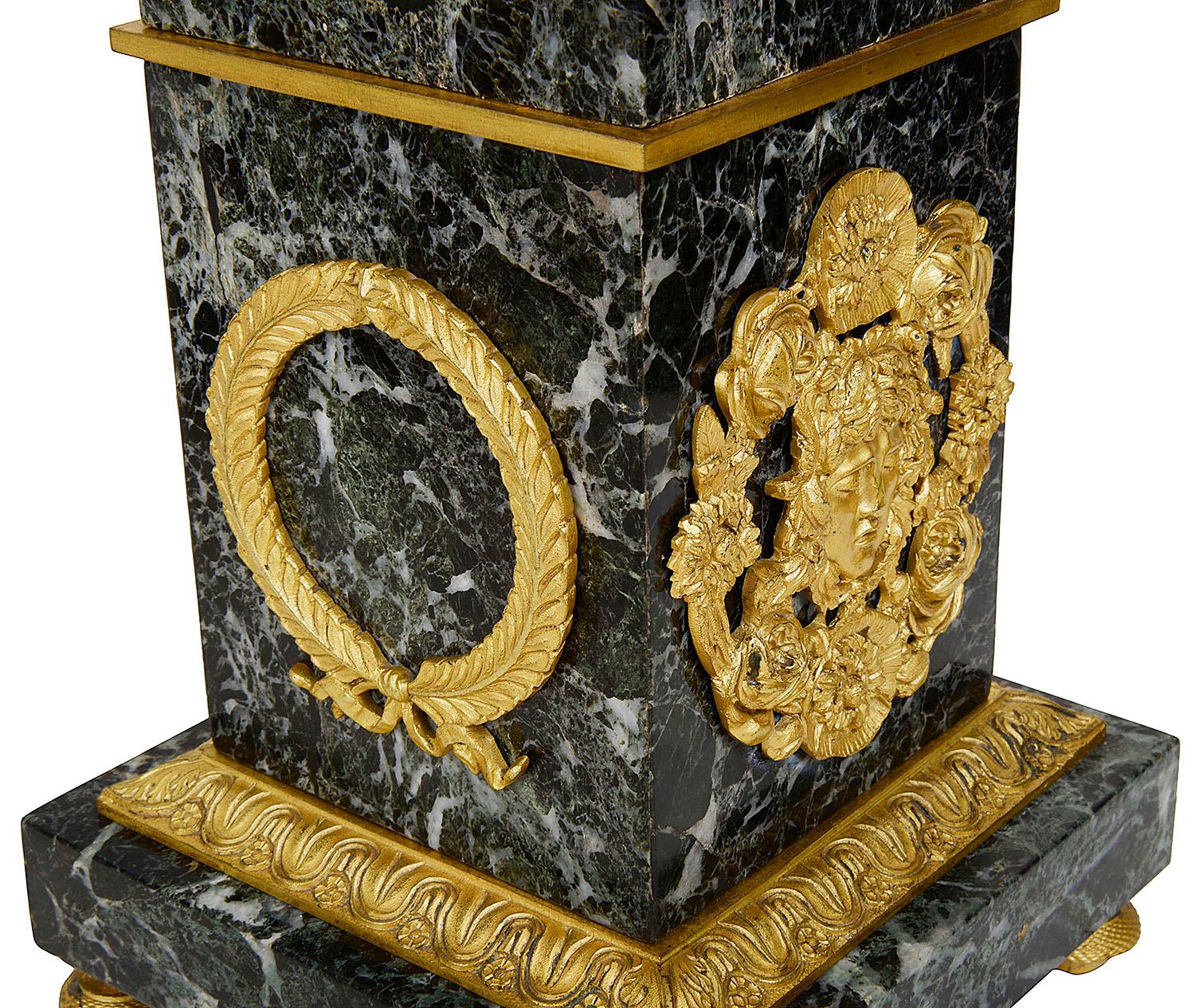 Grand ensemble d'horloge et de pendules de style Empire français du 19ème siècle en vente 3