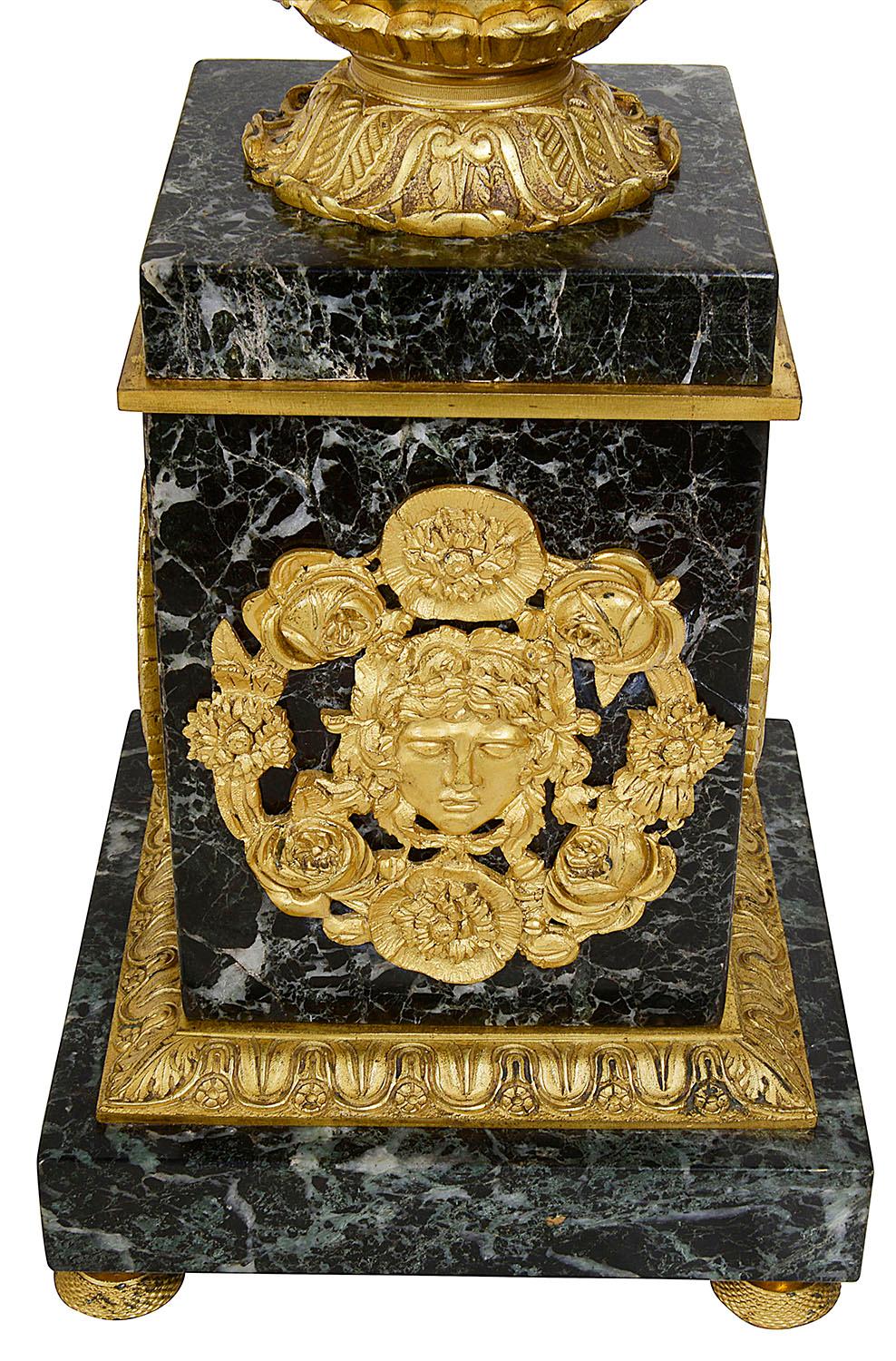 Grand ensemble d'horloge et de pendules de style Empire français du 19ème siècle en vente 2