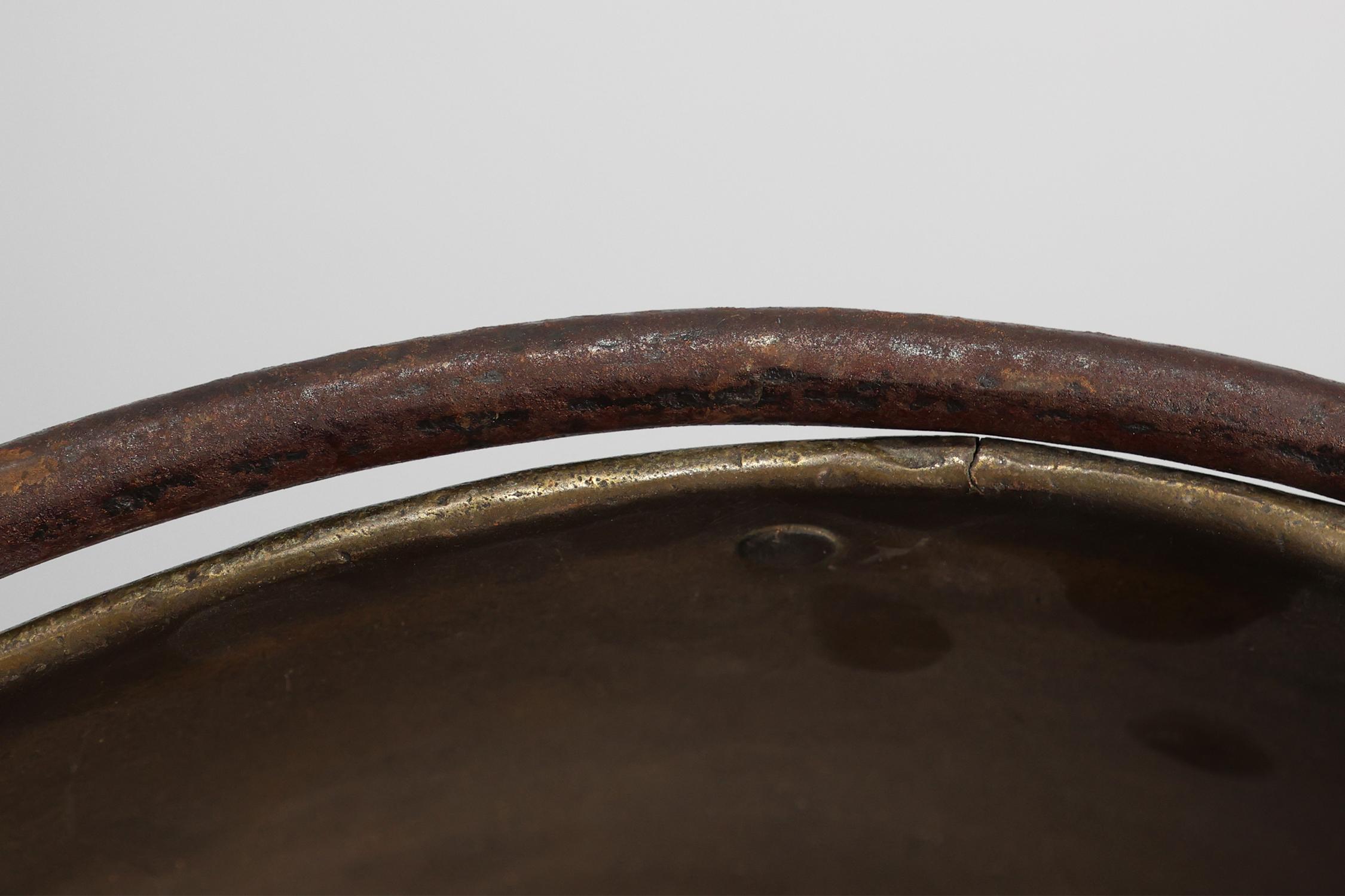 Grande bollitore in rame da fattoria francese del XIX secolo con manico in ferro in vendita 4