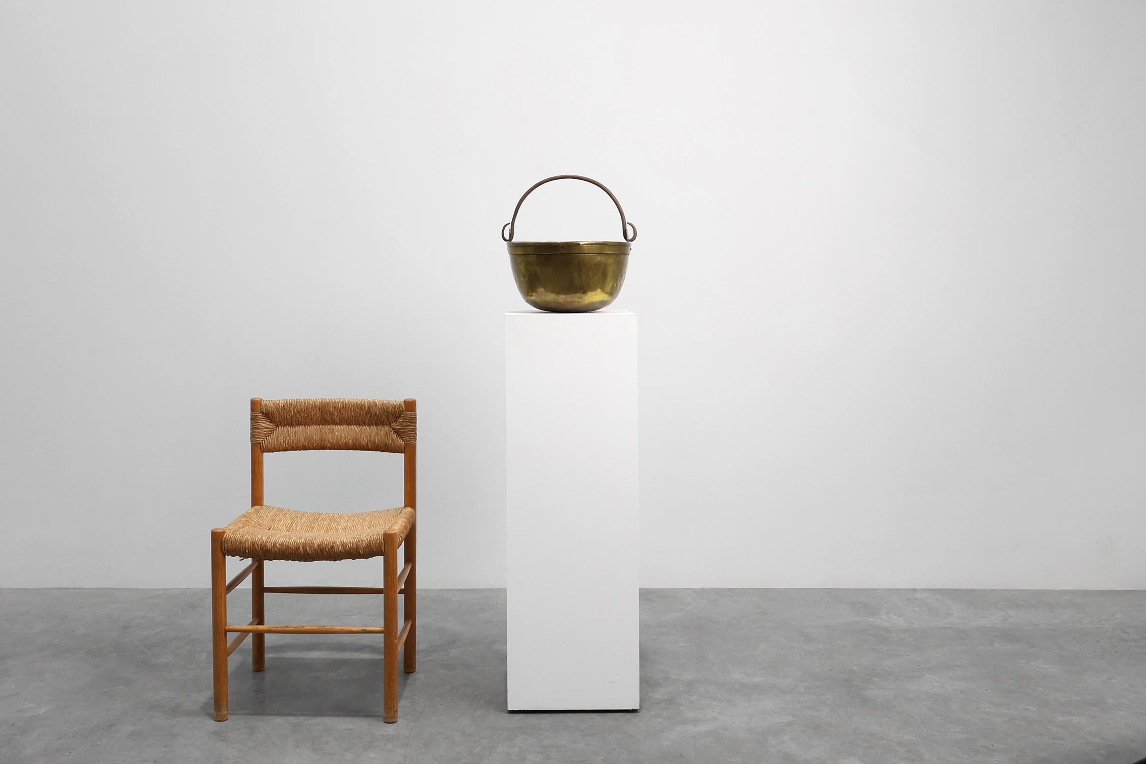 Francia / XIX secolo / Ketle / rame / Antico  / Rustico

Un bel bollitore in rame francese del XIX secolo dalle proporzioni generose, caratterizzato da una patina splendidamente invecchiata che ne testimonia l'autenticità rustica e la secolare