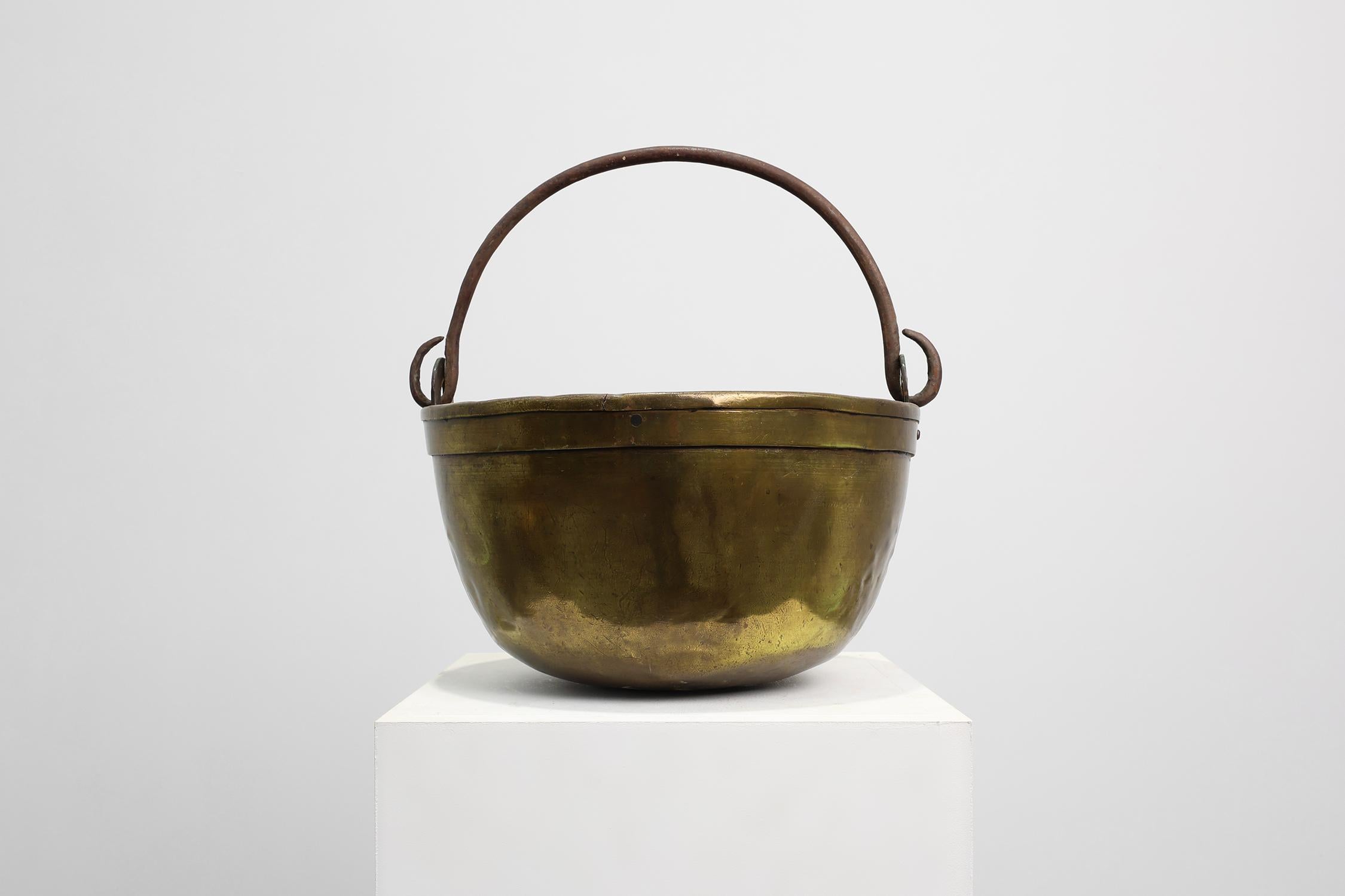 Francese Grande bollitore in rame da fattoria francese del XIX secolo con manico in ferro in vendita